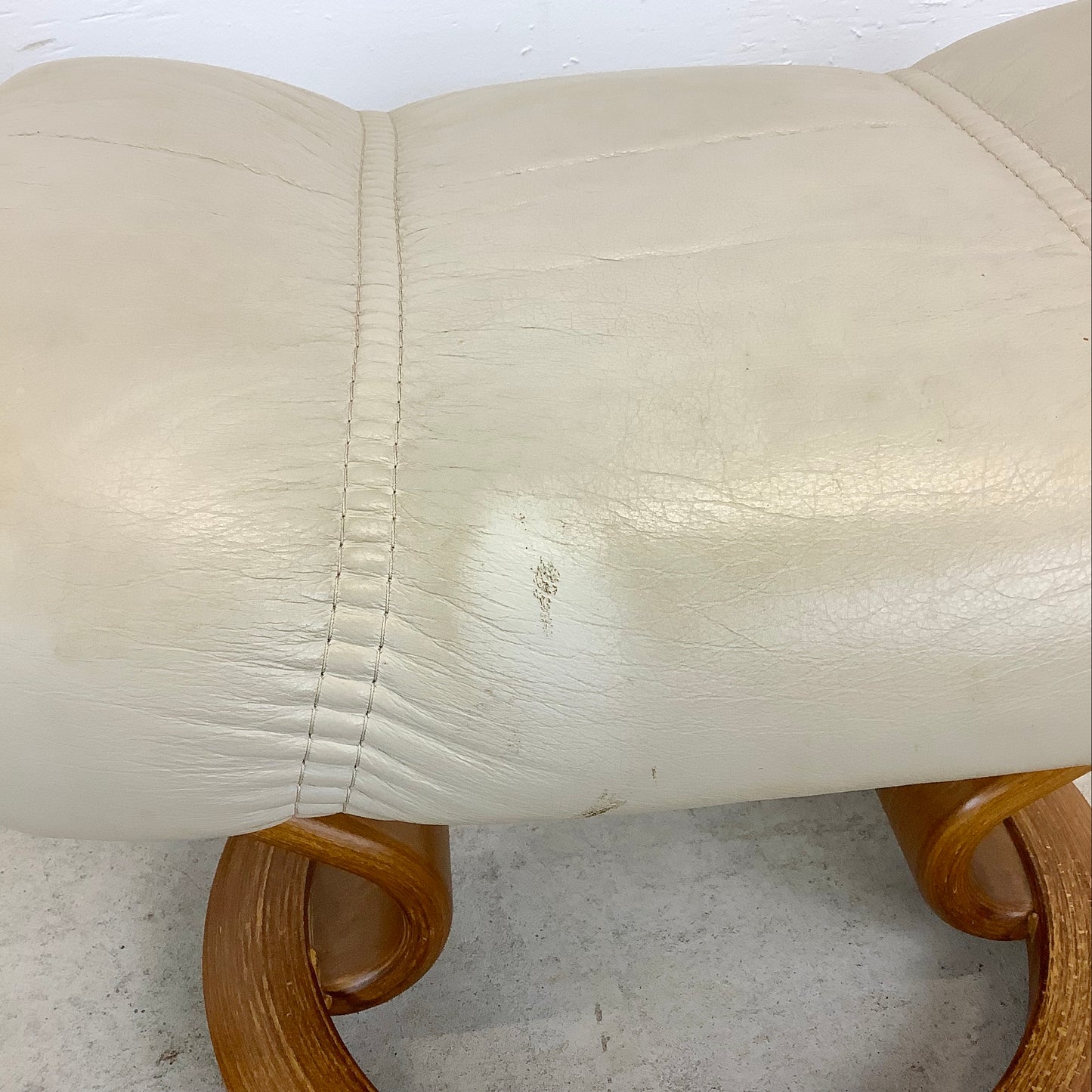 Pair Ekornes Stressless Swivel Lounge Chairs With Ottomans