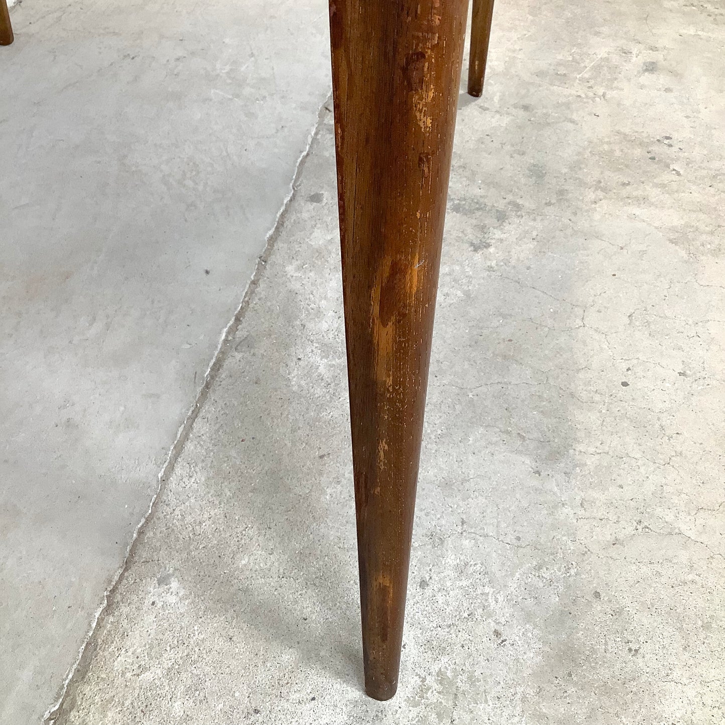 Mid-Century Dining Table With Leaves- Broyhill Saga