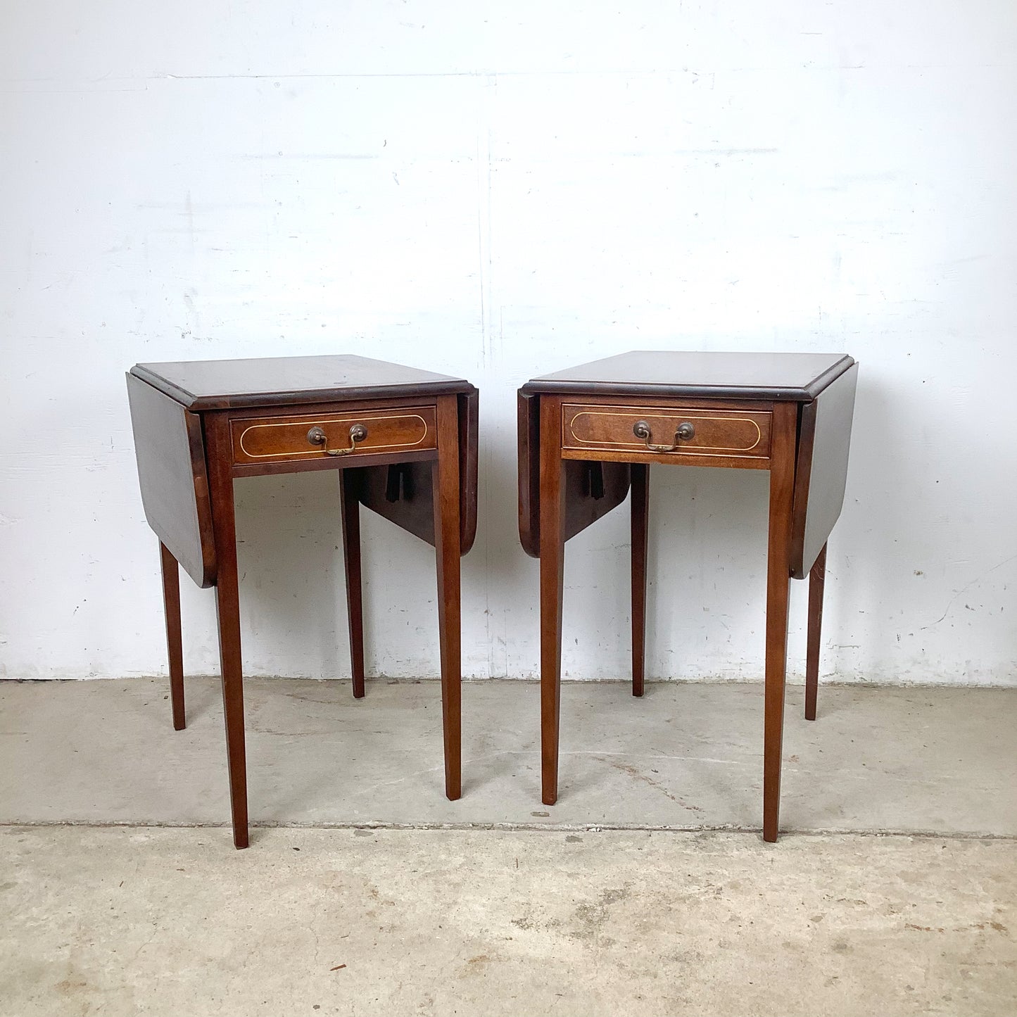 Pair of Federal Style Drop-Leaf Pembroke Side Tables