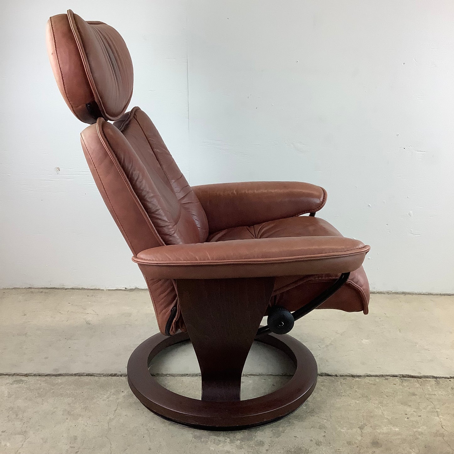 Vintage Ekornes Stressless Admiral Maroon Leather Recliner With Ottoman