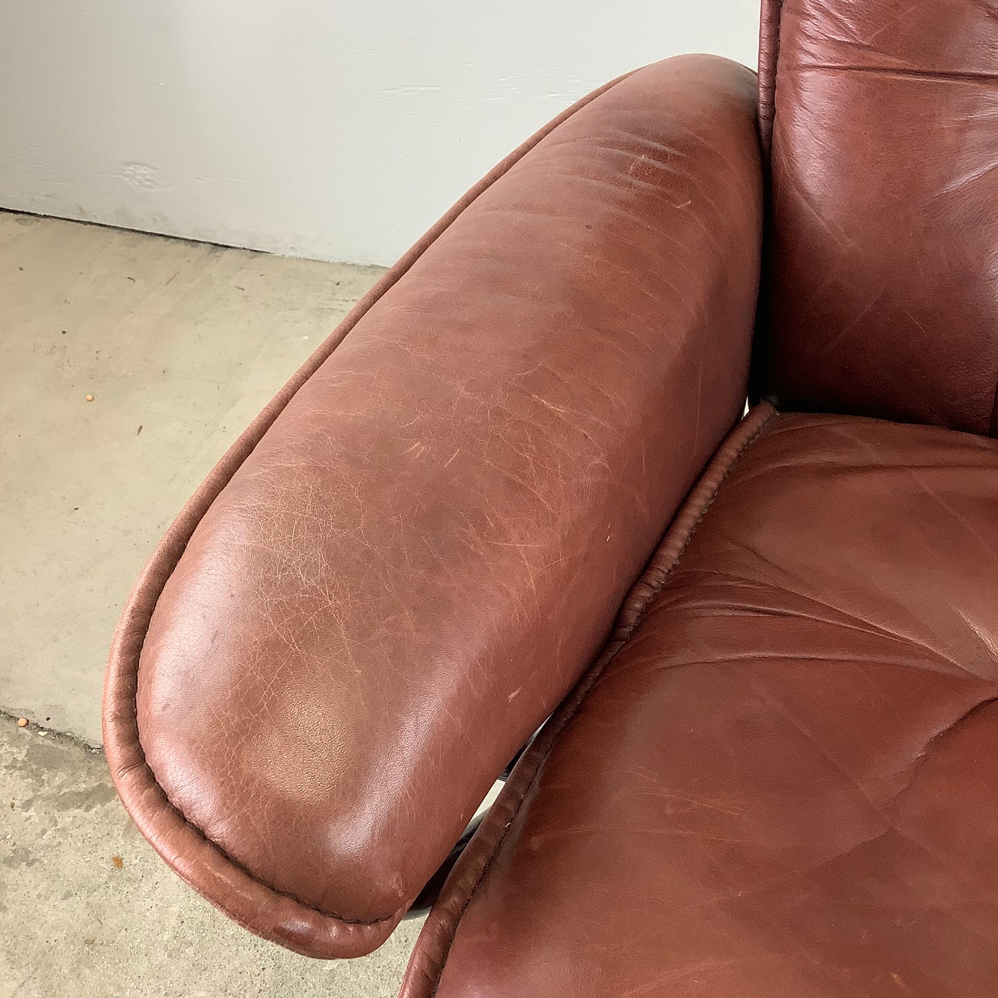 Vintage Ekornes Stressless Admiral Maroon Leather Recliner With Ottoman