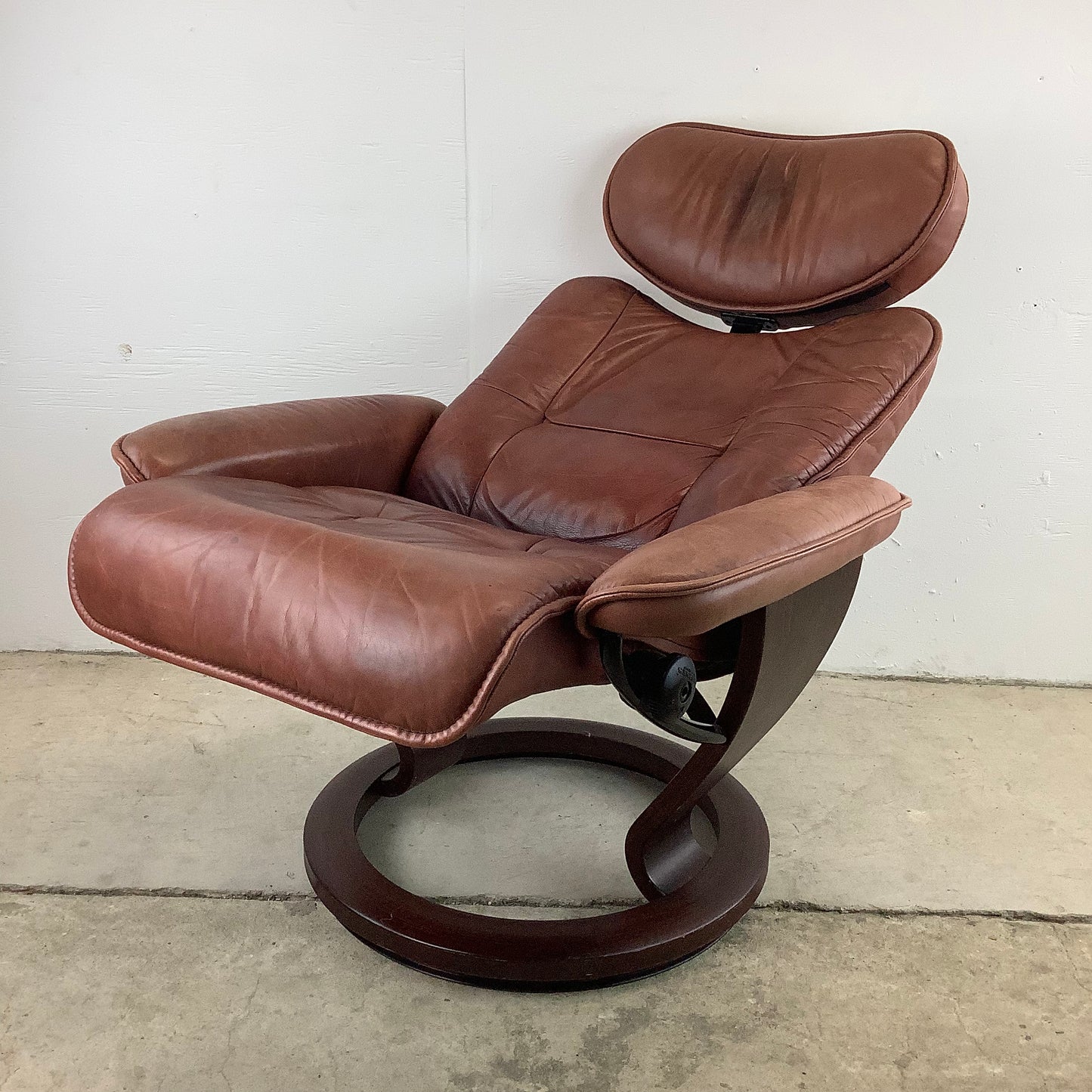 Vintage Ekornes Stressless Admiral Maroon Leather Recliner With Ottoman