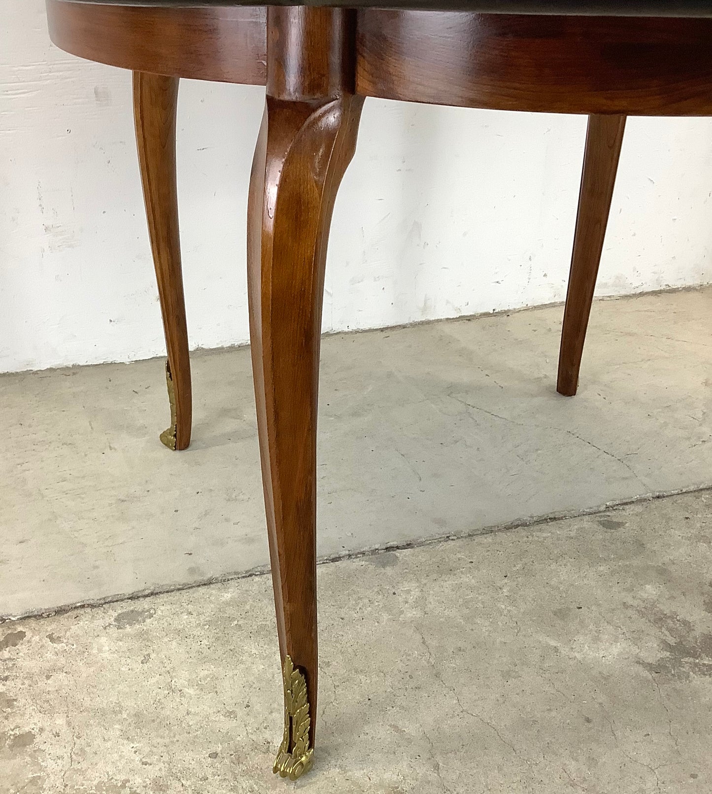 Vintage Oval Dining Room Table With Scalloped Edges and Removable Leaves