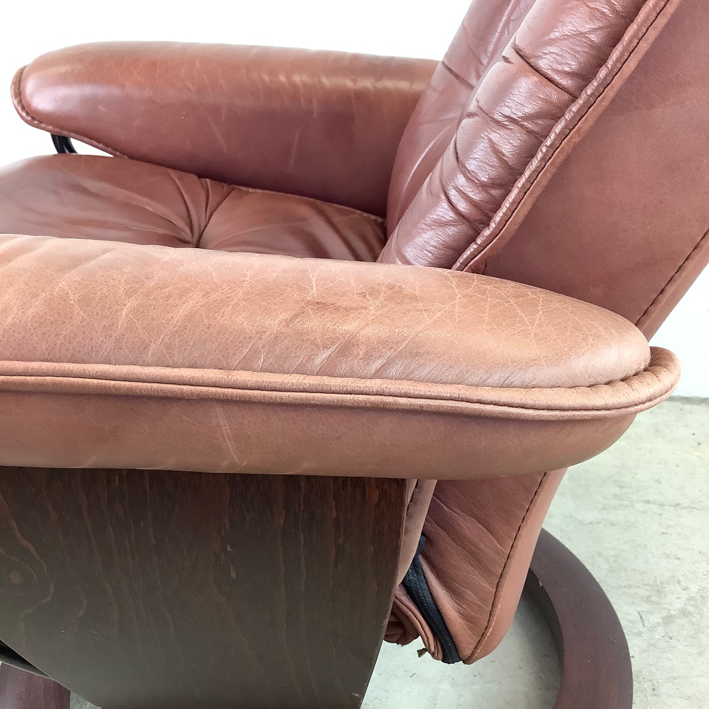 Vintage Ekornes Stressless Admiral Maroon Leather Recliner With Ottoman
