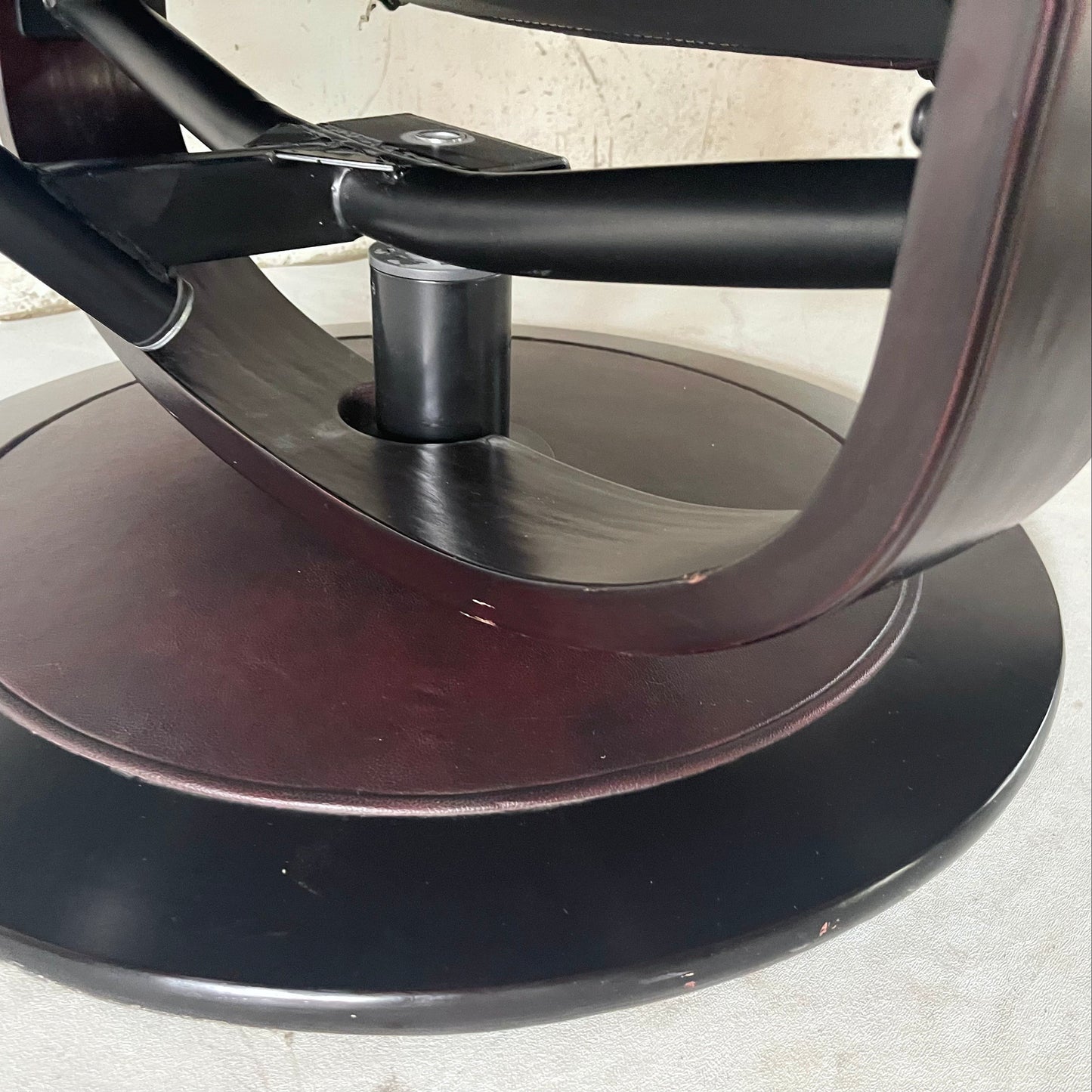 Modern Swivel Lounge Chair with Ottoman- Westnofa Style