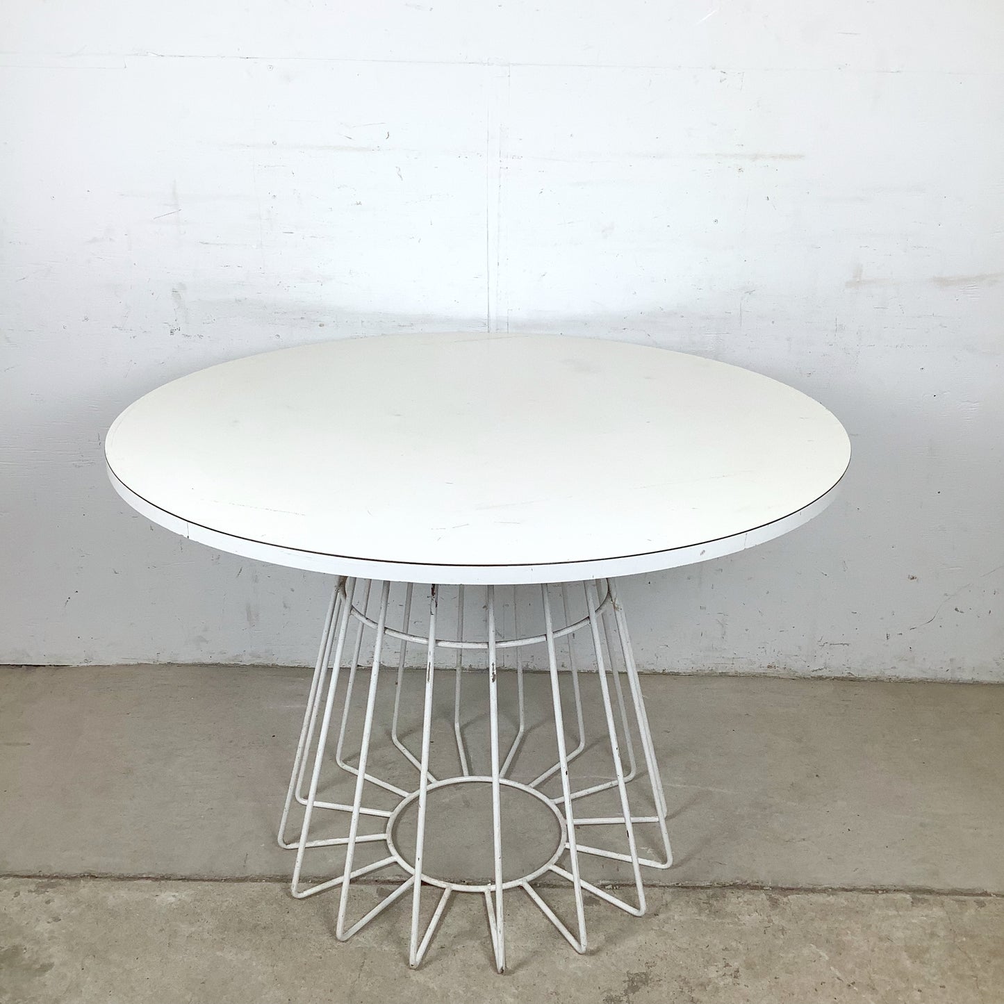 Round White Dining Table | Knoll-Style Wire Base | Mid-Century Modern Style