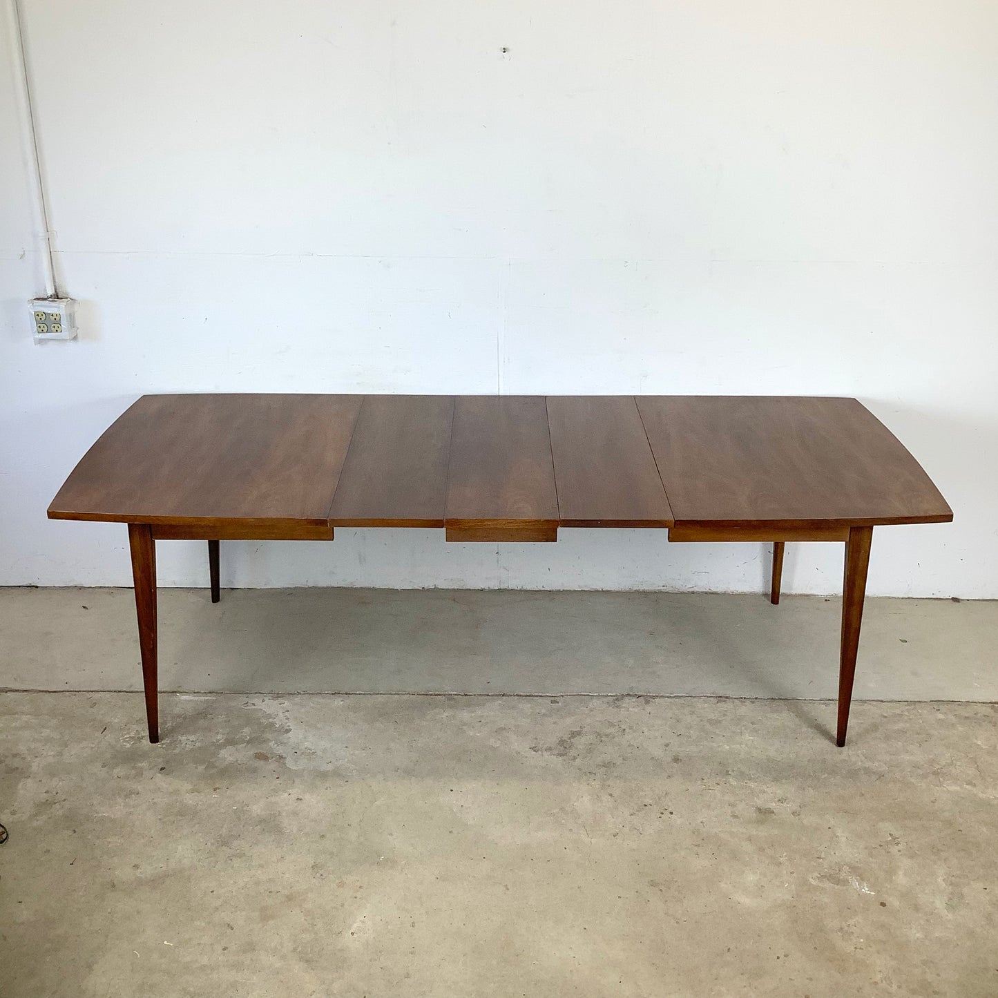 Mid-Century Dining Table With Leaves- Broyhill Saga