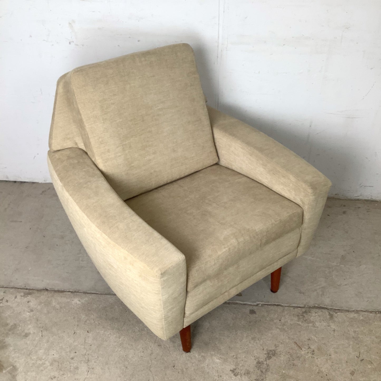 Scandinavian Modern Lounge Chair and Ottoman | Faceted Back