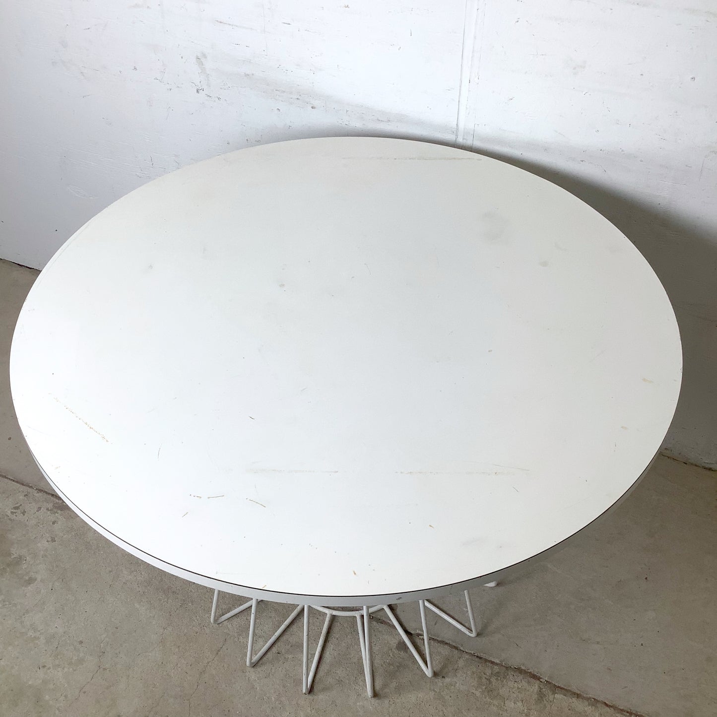 Round White Dining Table | Knoll-Style Wire Base | Mid-Century Modern Style