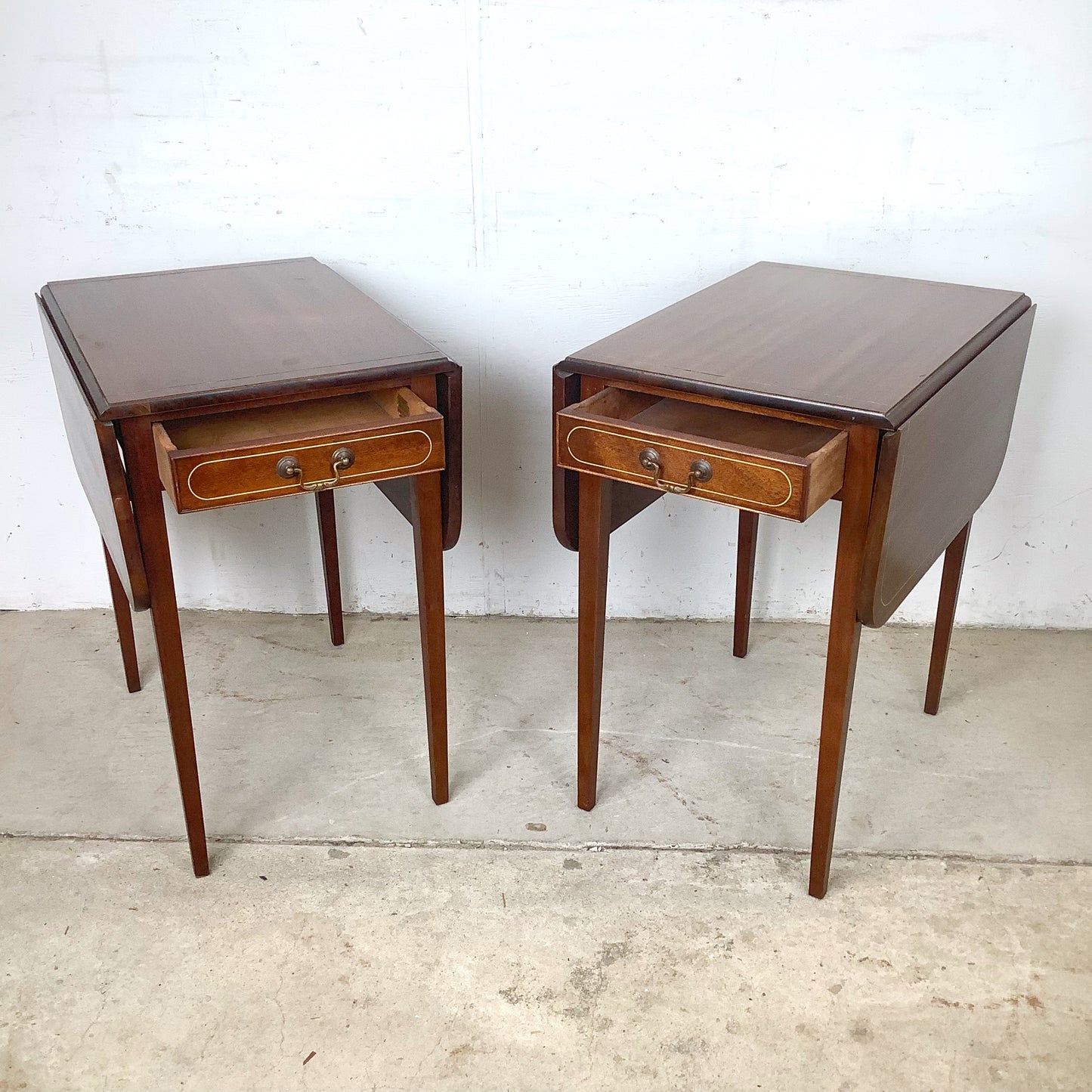 Pair of Federal Style Drop-Leaf Pembroke Side Tables