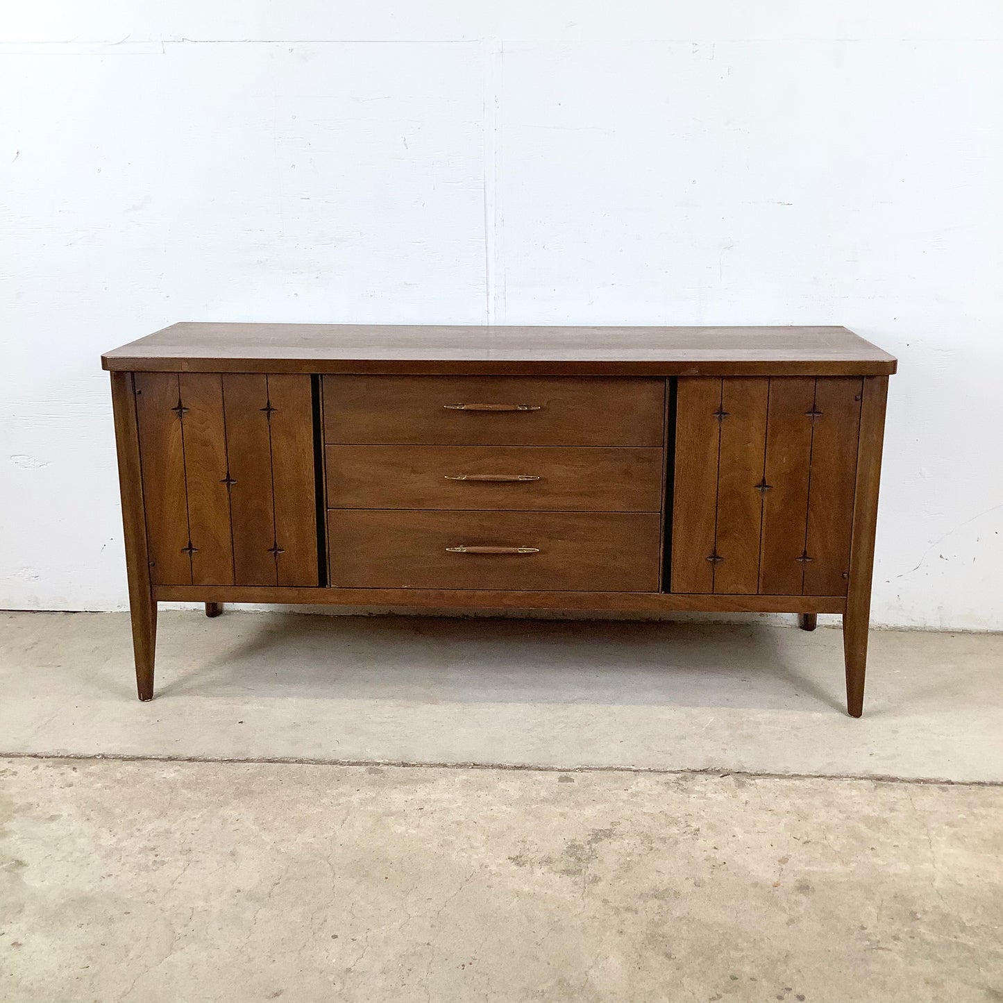 Mid-Century Broyhill Sideboard With Display Topper
