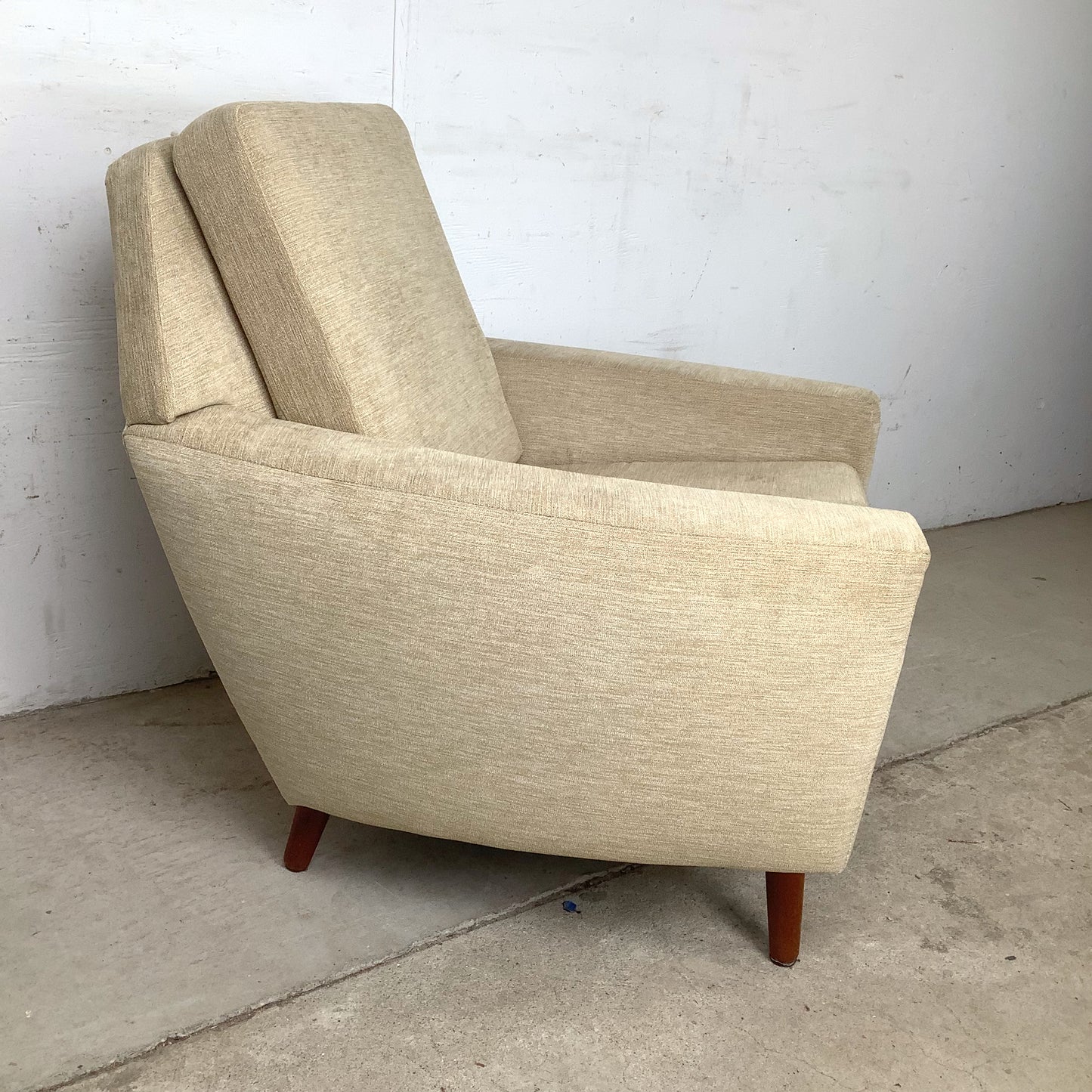 Scandinavian Modern Lounge Chair and Ottoman | Faceted Back