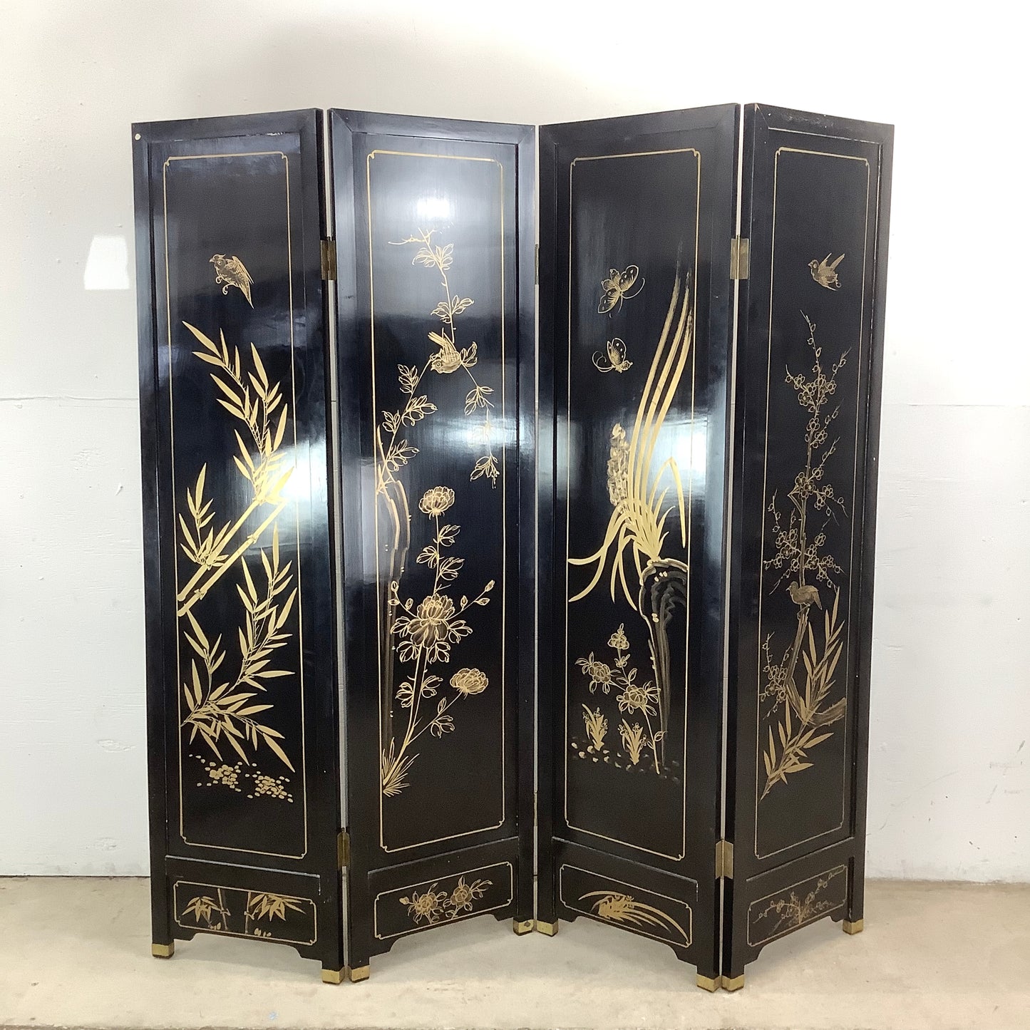 Vintage Hand-Painted Chinoiserie Lacquer Folding Screen