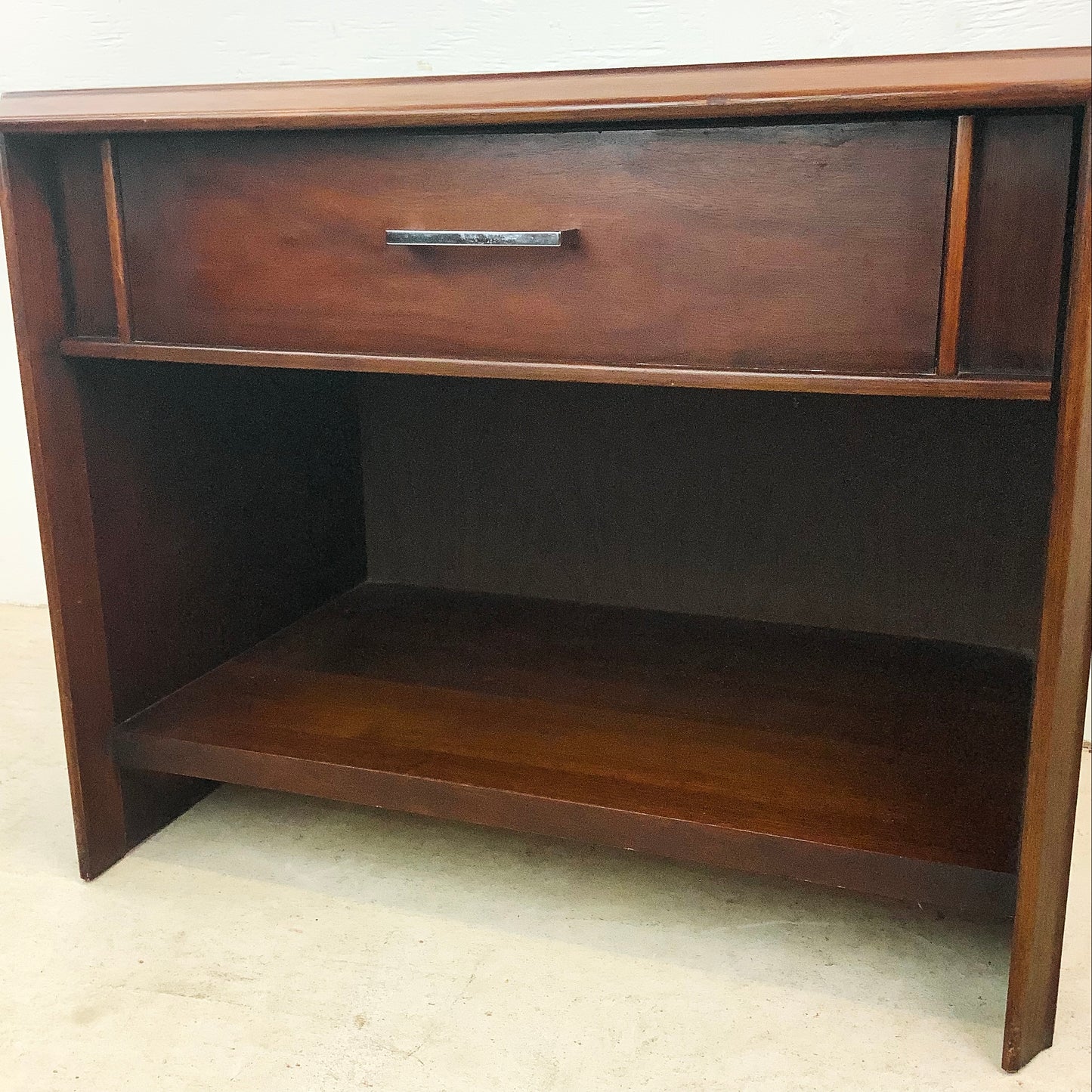 Mid-Century Nightstand With Drawer