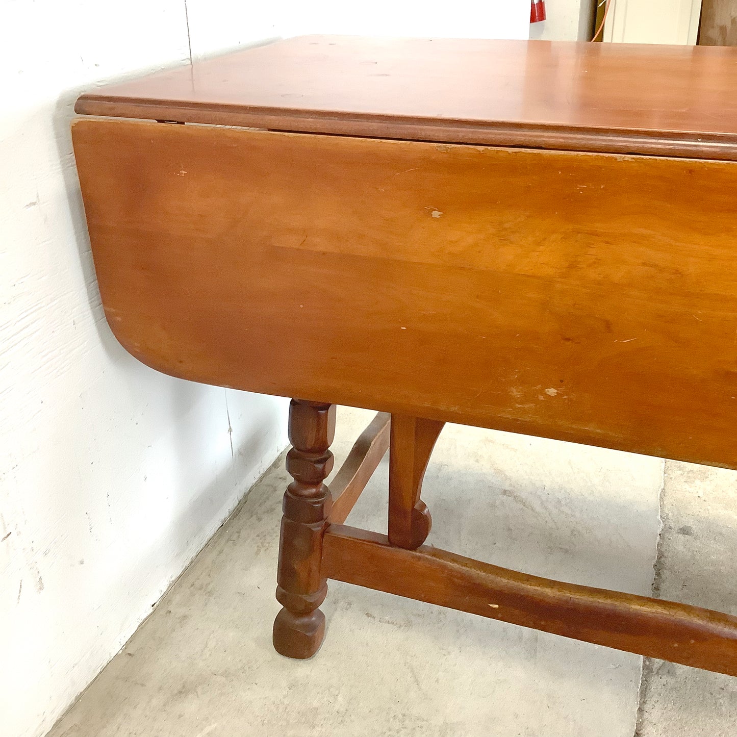 Cushman Colonial Creations Maple Dining Table — Classic American Craftsmanship