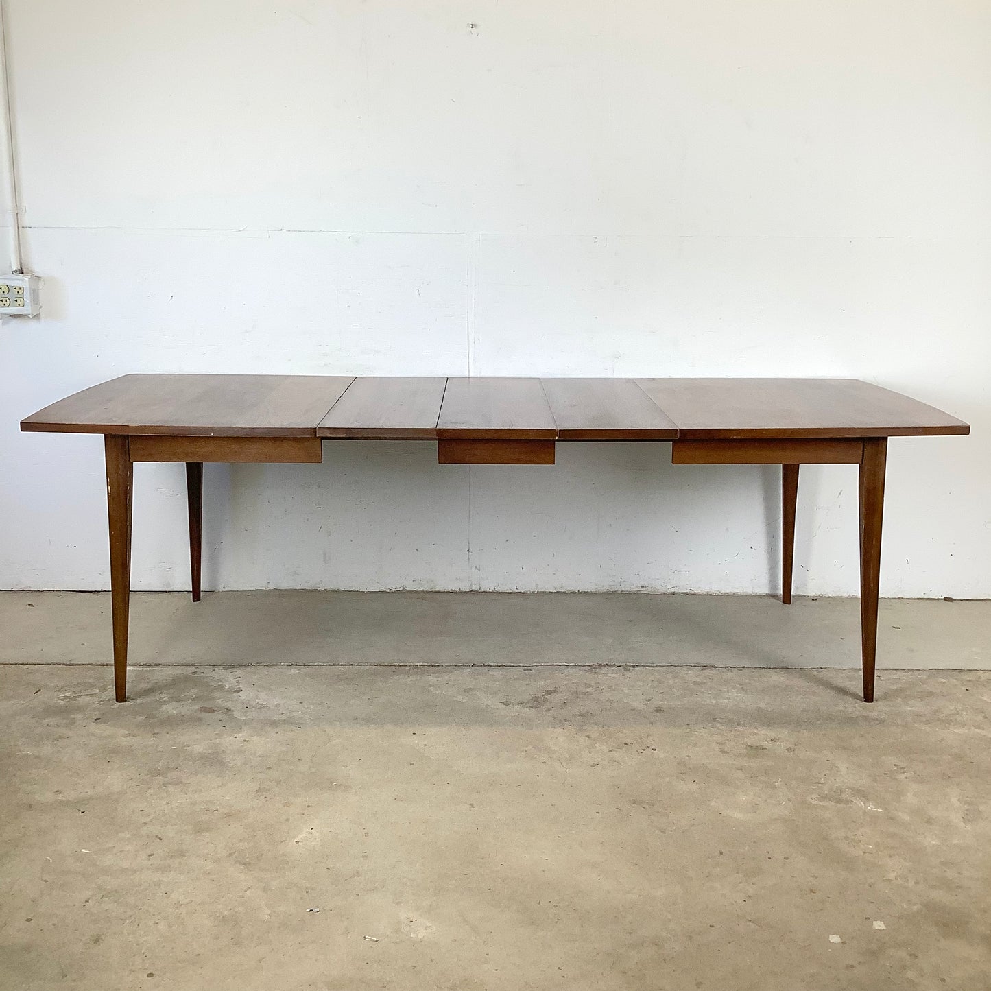Mid-Century Dining Table With Leaves- Broyhill Saga