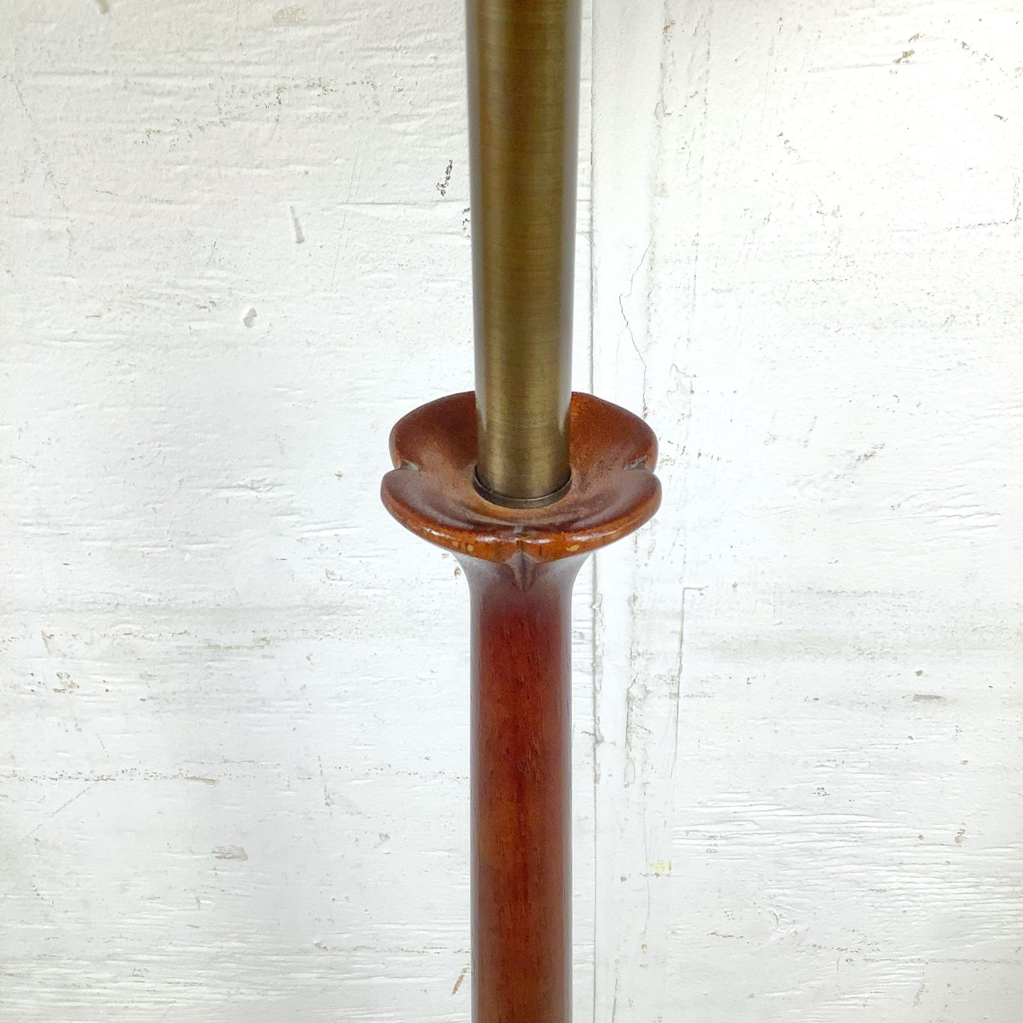  Vintage Mid-Century Modern Sculptural Walnut Floor Lamp in the Style of Laurel Lamp Company