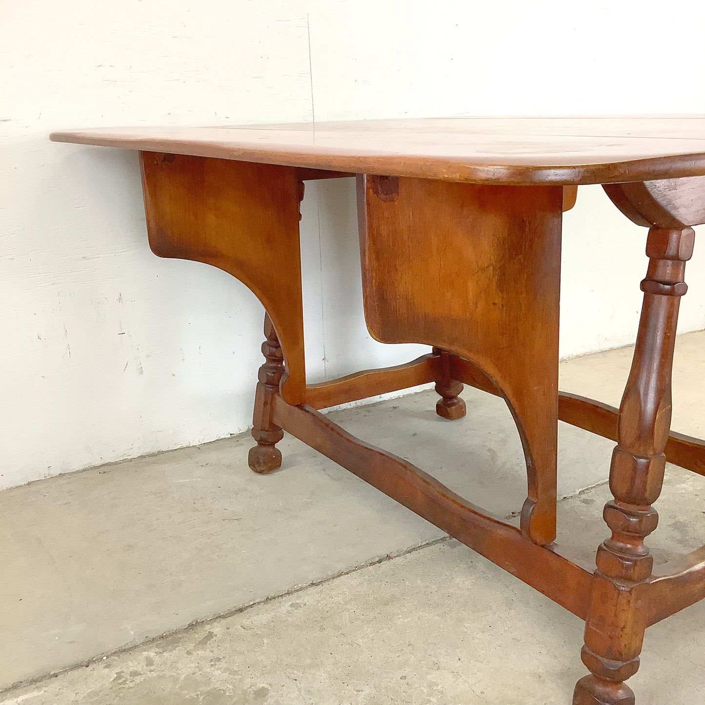 Cushman Colonial Creations Maple Dining Table — Classic American Craftsmanship