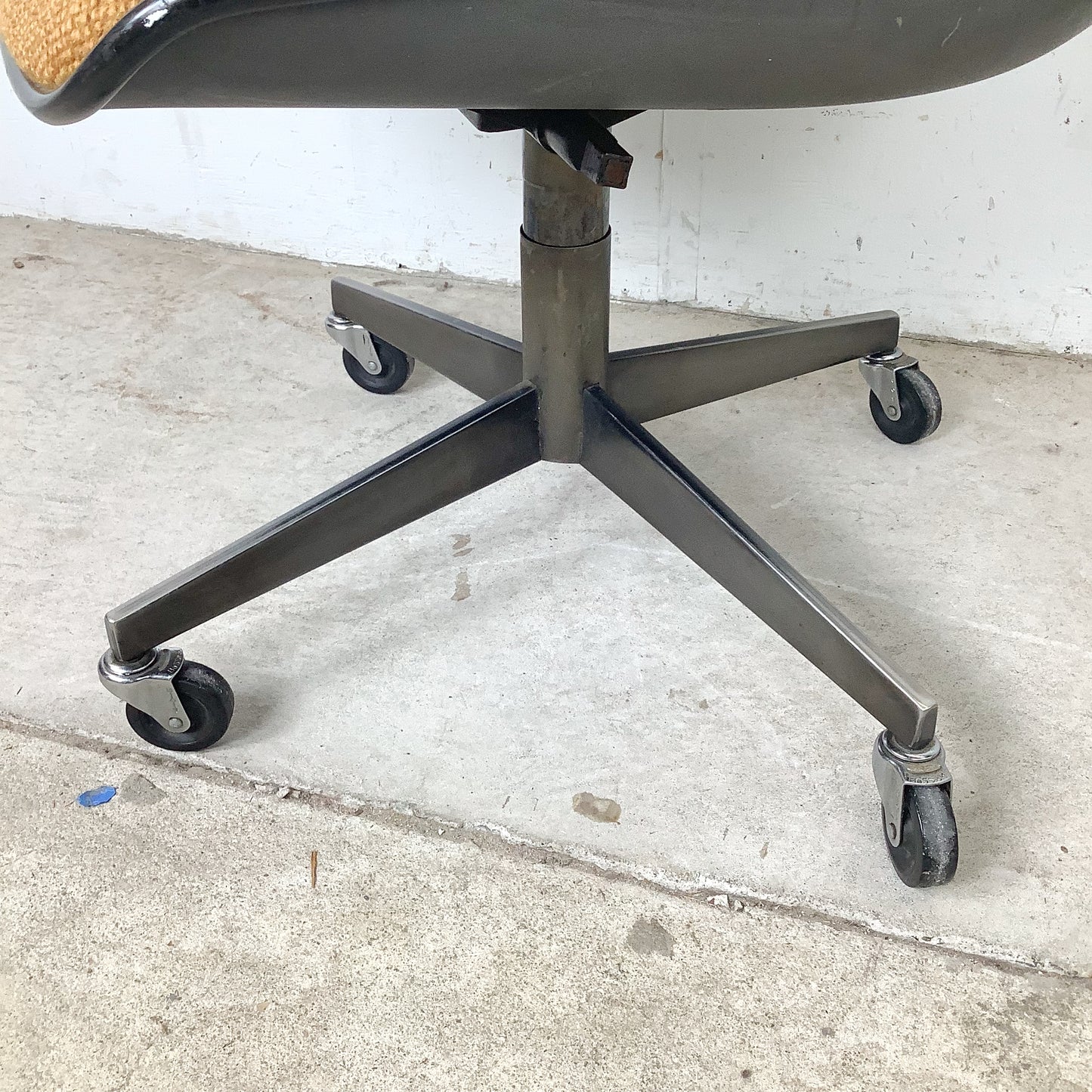 Vintage Steelcase 454 Series Task Chair — 1970s, Original Caramel Boucle, USA