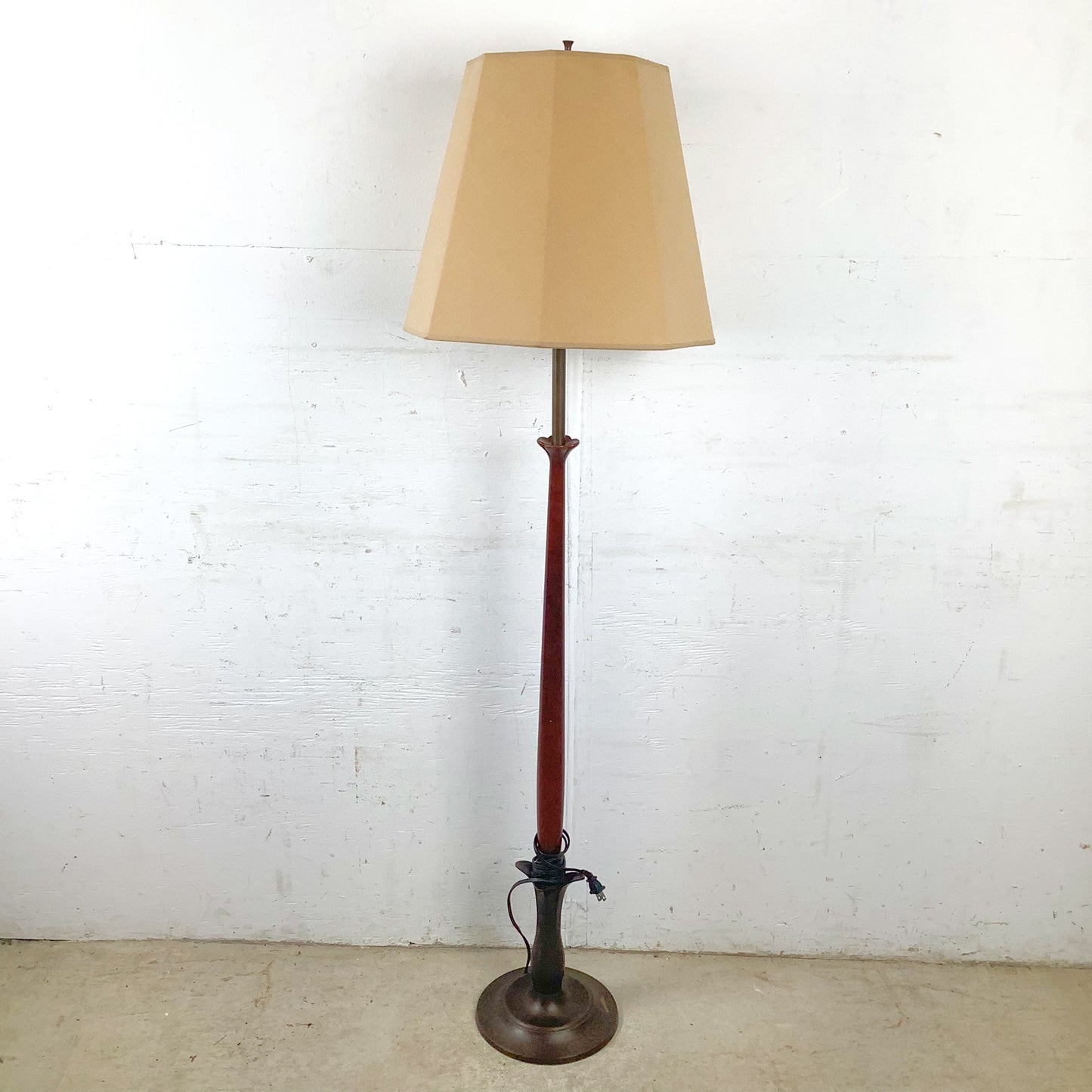  Vintage Mid-Century Modern Sculptural Walnut Floor Lamp in the Style of Laurel Lamp Company
