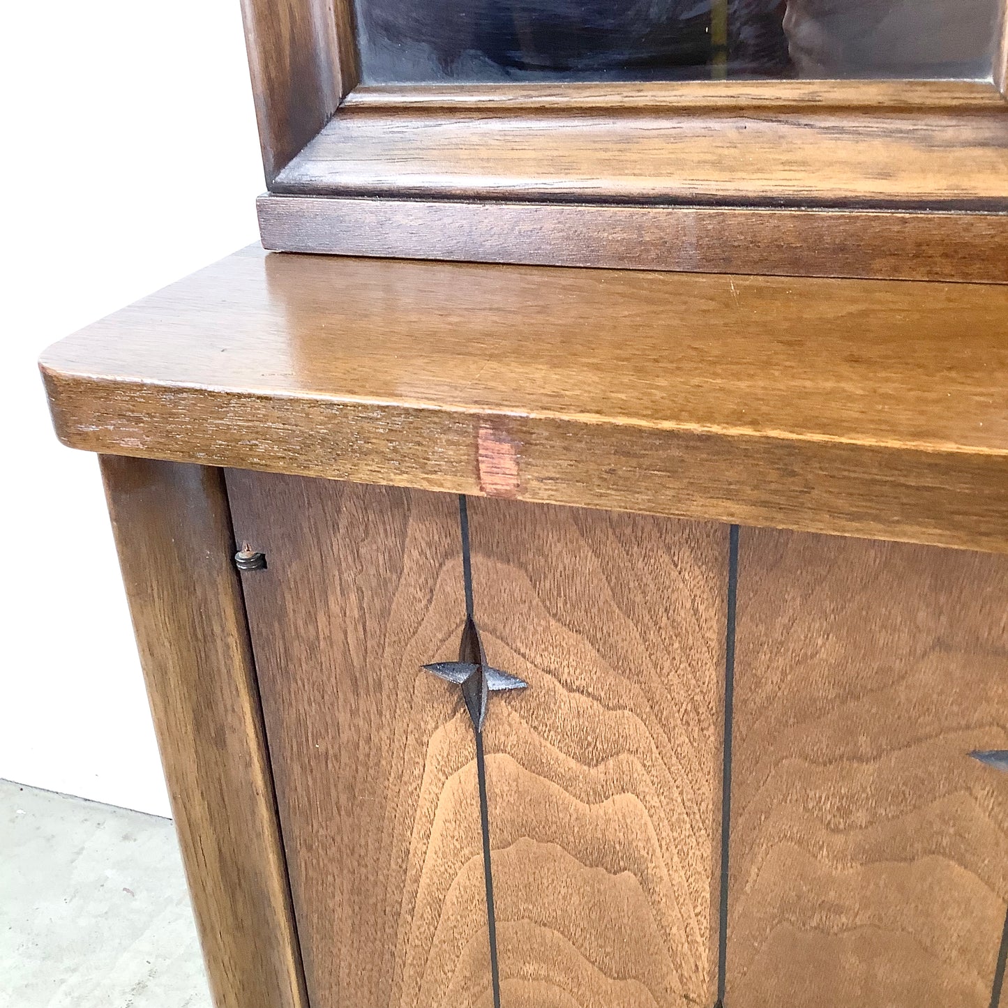 Mid-Century Broyhill Sideboard With Display Topper
