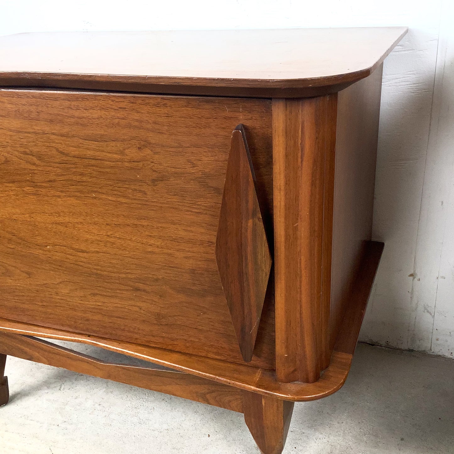 Vintage Mid-Century Walnut Nightstands with Sculpted Door Pulls – Pair