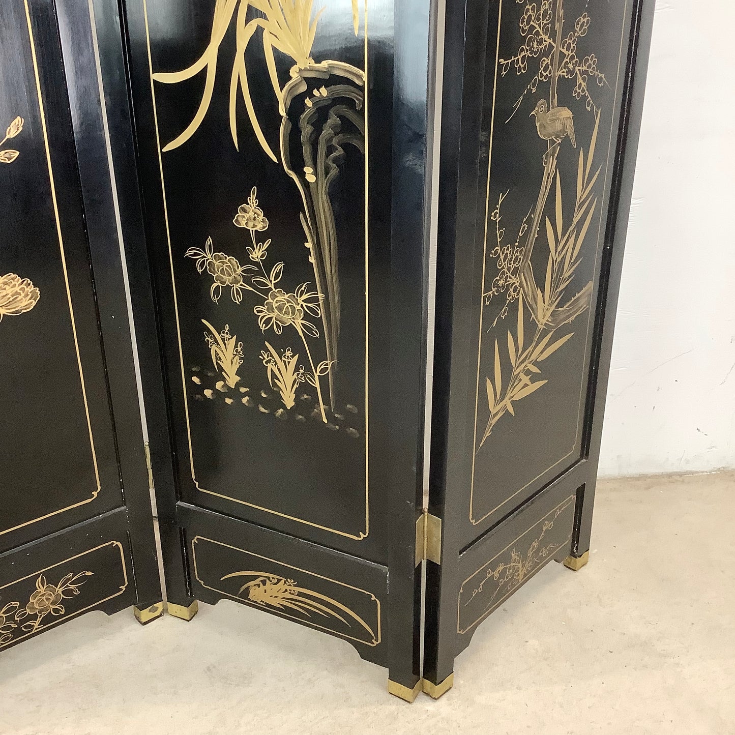 Vintage Hand-Painted Chinoiserie Lacquer Folding Screen