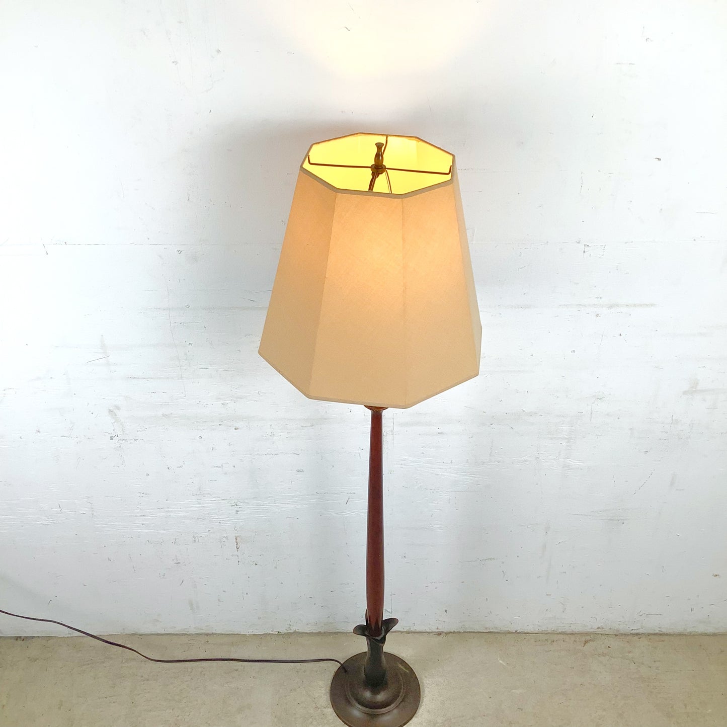  Vintage Mid-Century Modern Sculptural Walnut Floor Lamp in the Style of Laurel Lamp Company