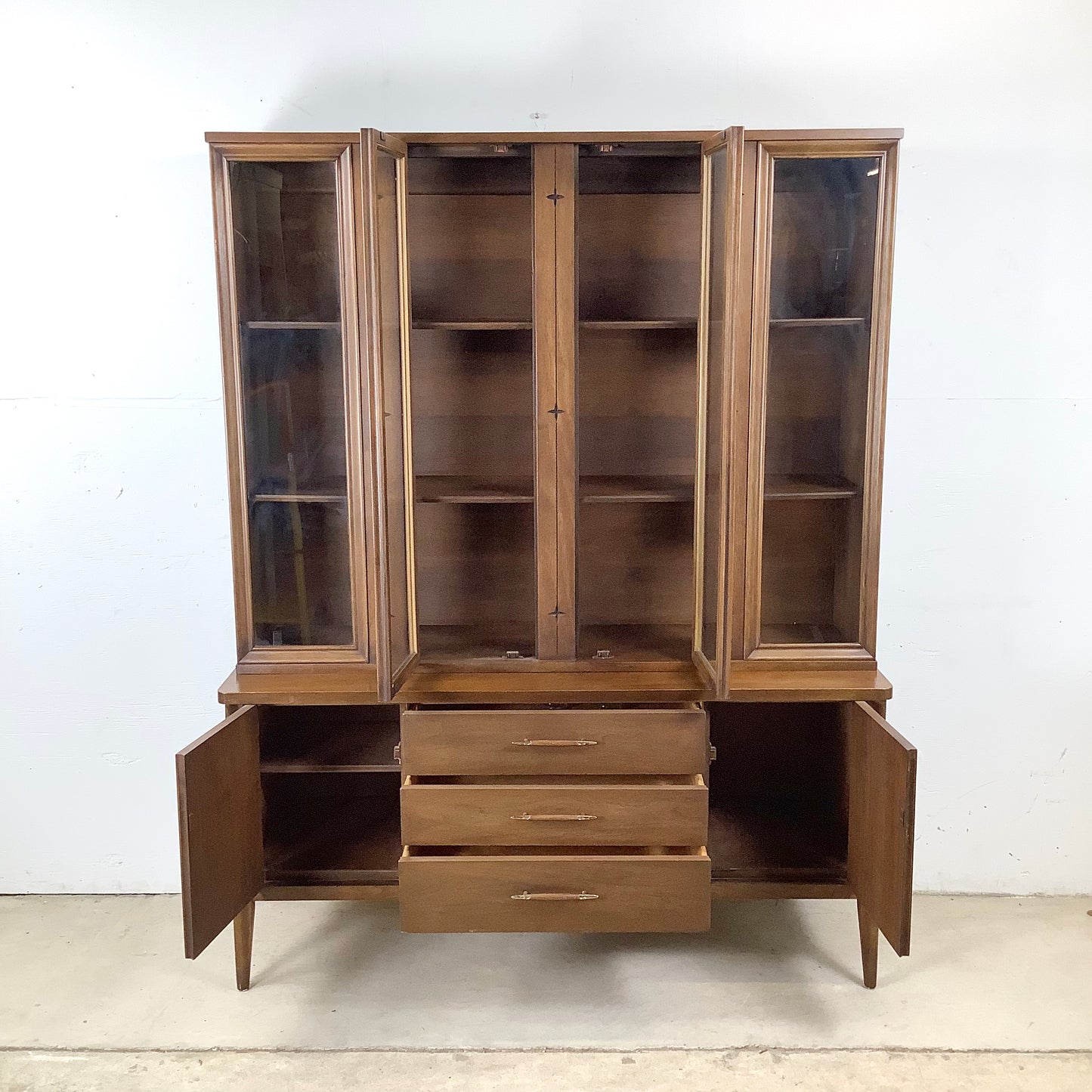 Mid-Century Broyhill Sideboard With Display Topper