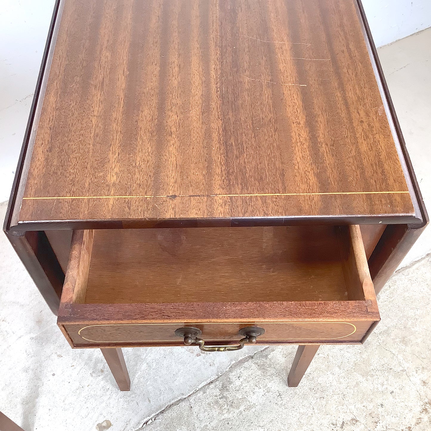 Pair of Federal Style Drop-Leaf Pembroke Side Tables
