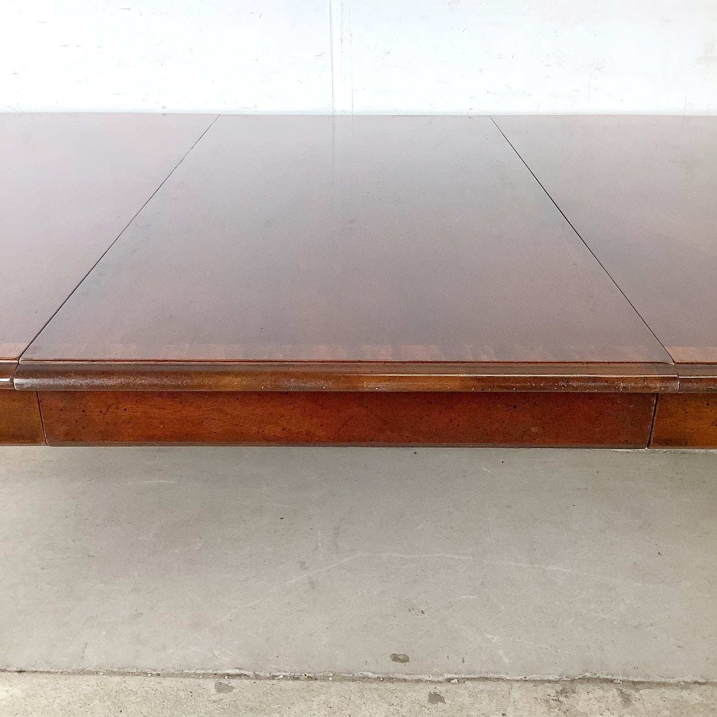 “James River Collection” Queen Anne Mahogany Oval Extension Dining Table