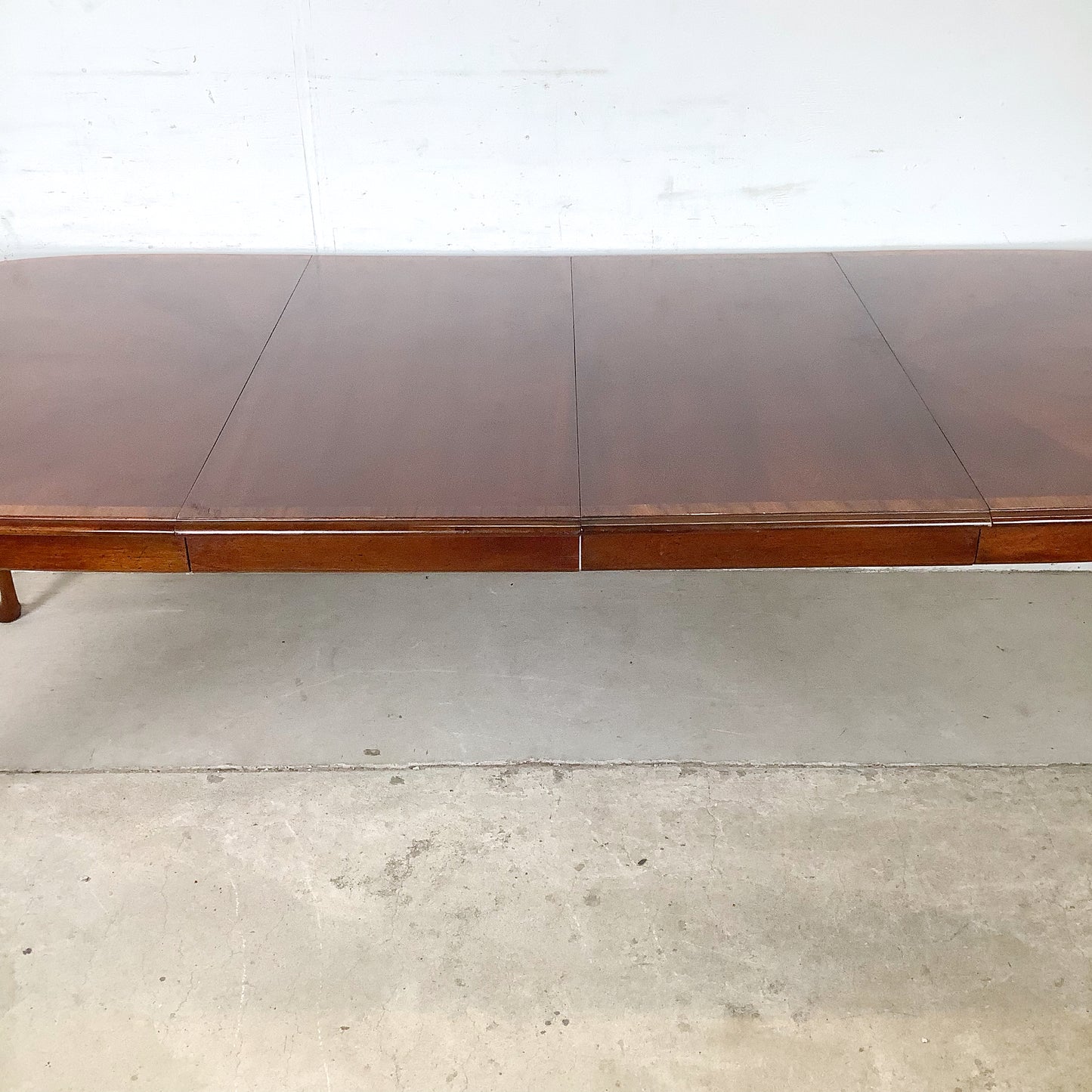 “James River Collection” Queen Anne Mahogany Oval Extension Dining Table