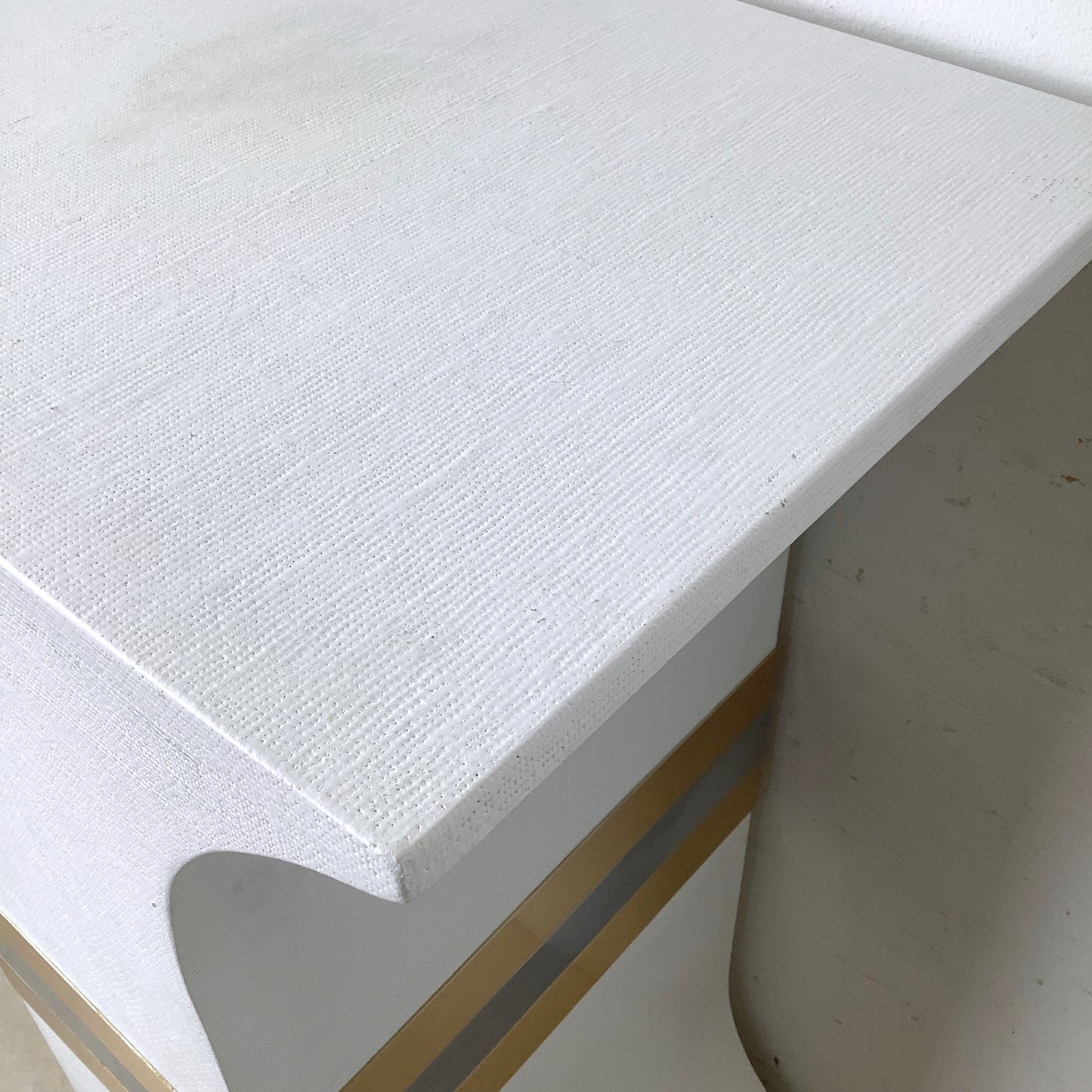 Hollywood Regency Hourglass Stand, White Grasscloth with Two-Tone Trim