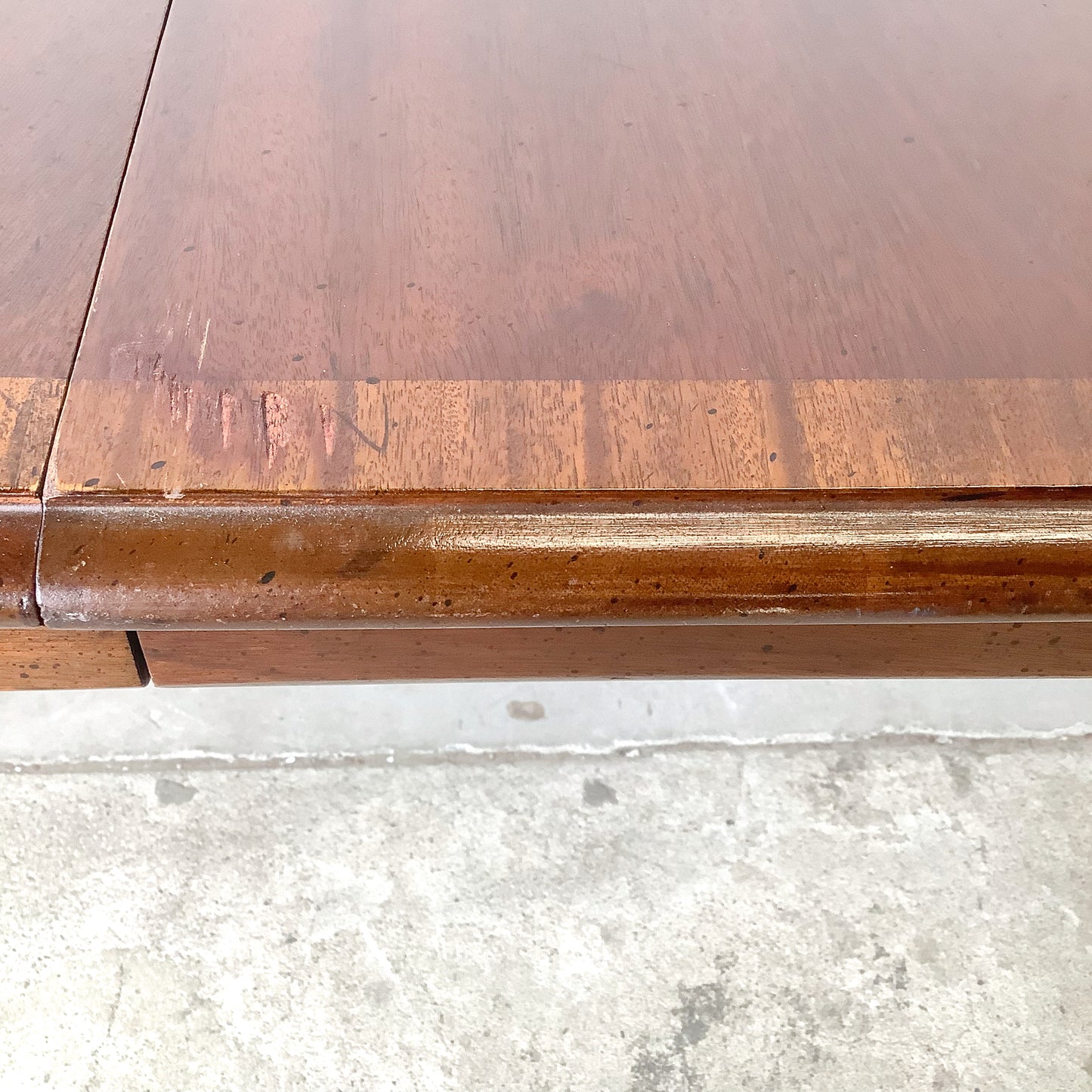 “James River Collection” Queen Anne Mahogany Oval Extension Dining Table
