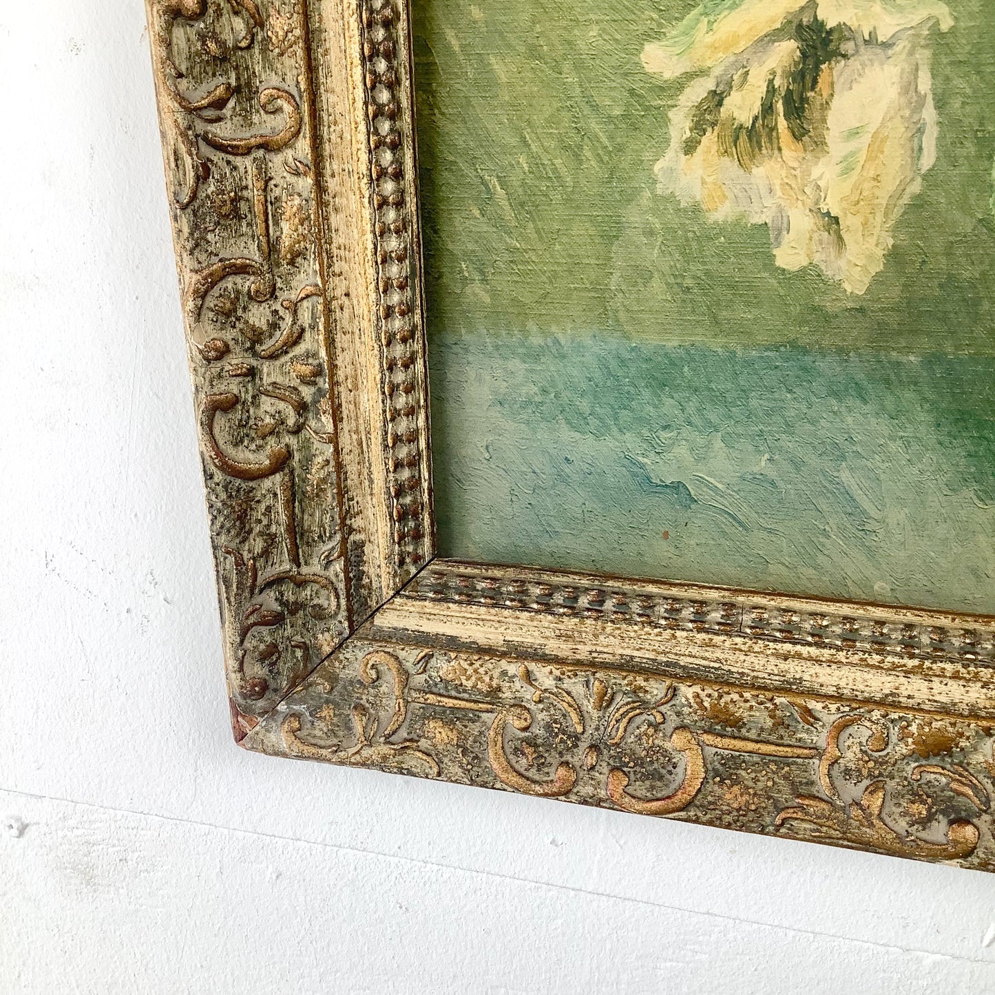 Vintage Floral Oil Painting with Bouquet and Ornamental Gilt Frame