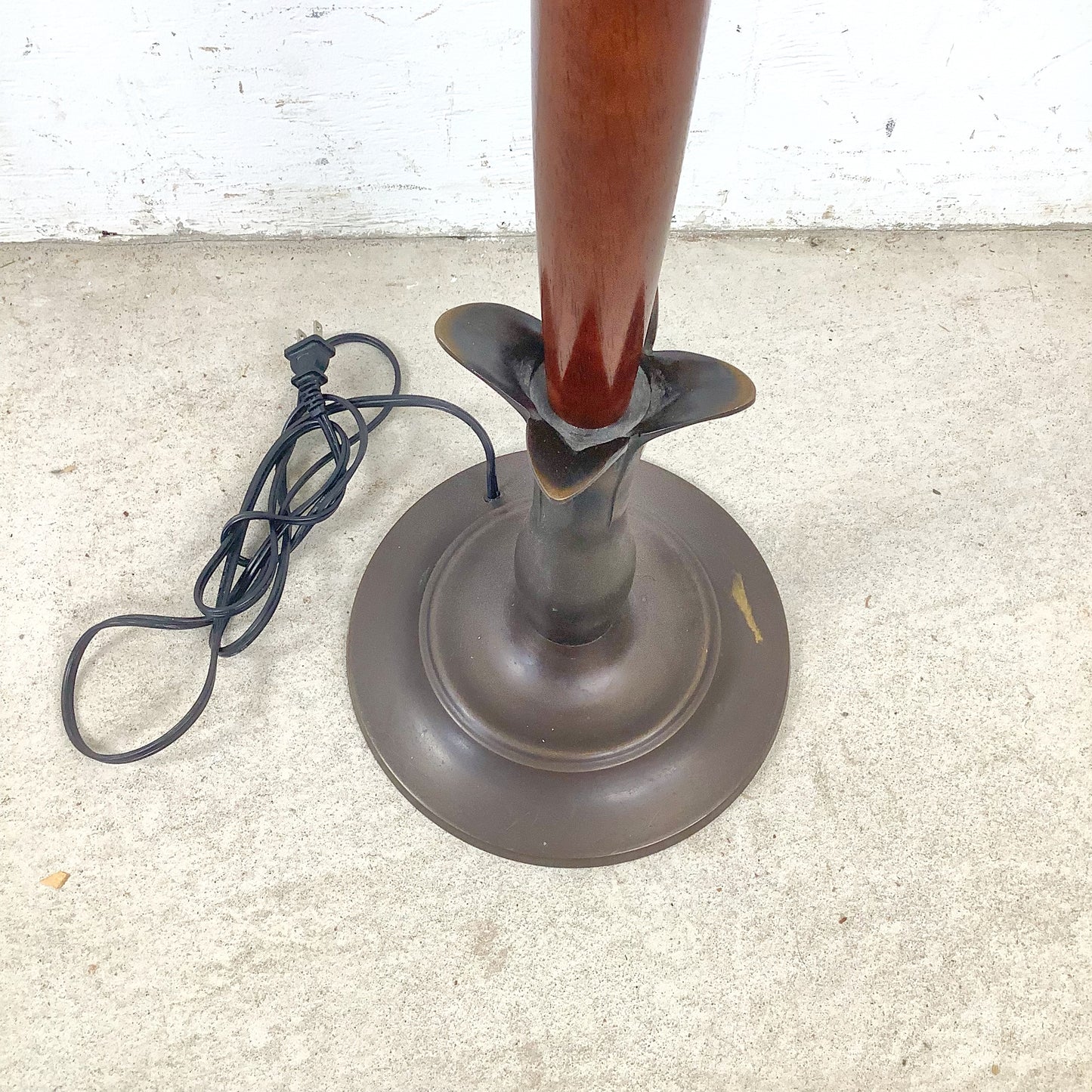  Vintage Mid-Century Modern Sculptural Walnut Floor Lamp in the Style of Laurel Lamp Company
