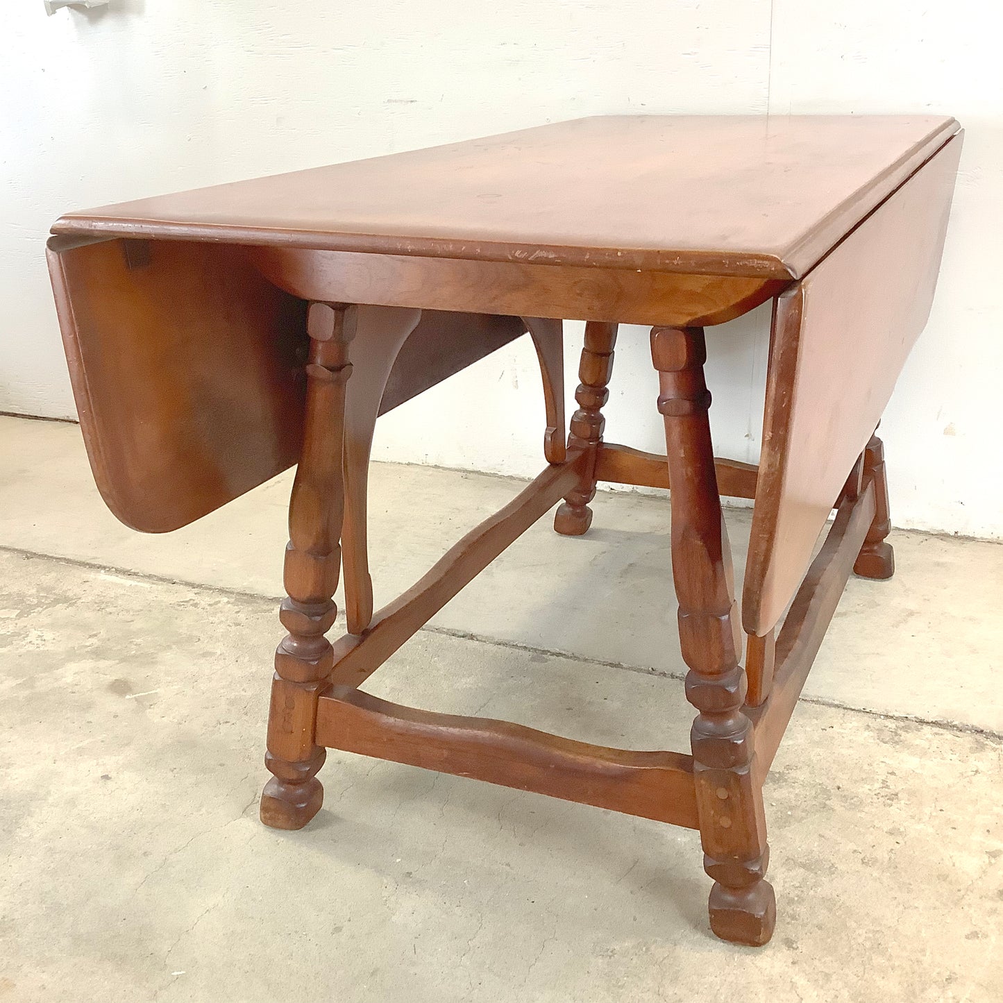 Cushman Colonial Creations Maple Dining Table — Classic American Craftsmanship