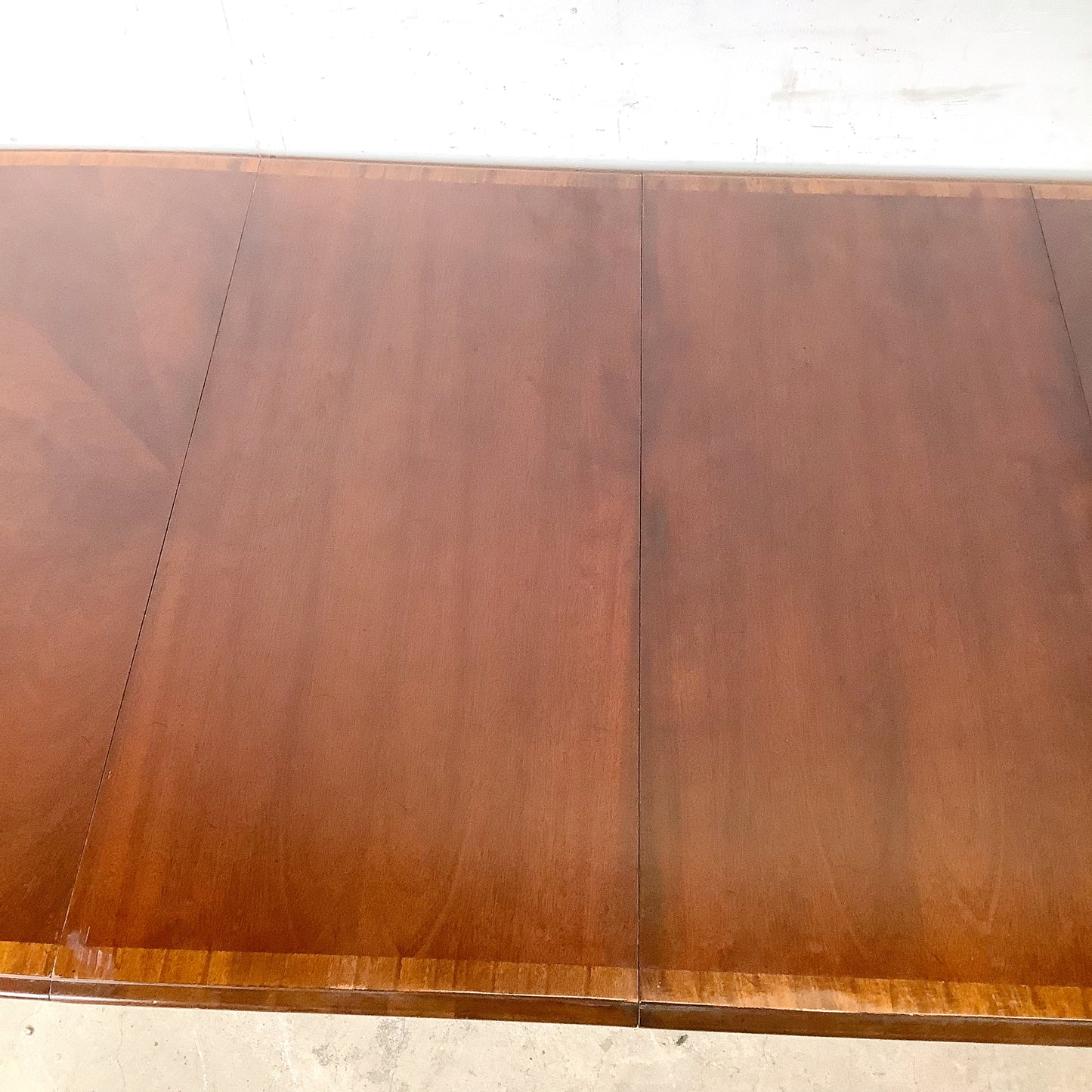 “James River Collection” Queen Anne Mahogany Oval Extension Dining Table
