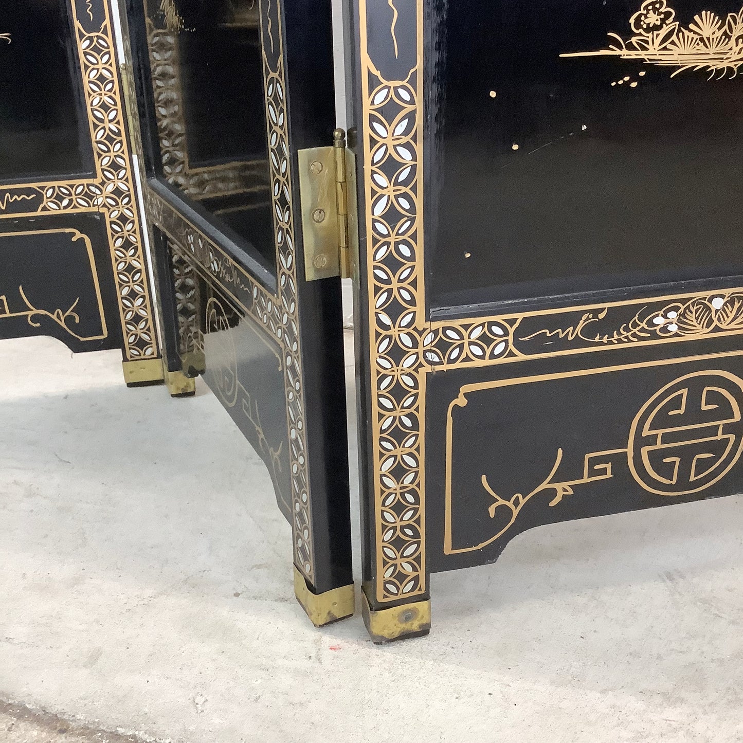 Vintage Hand-Painted Chinoiserie Lacquer Folding Screen