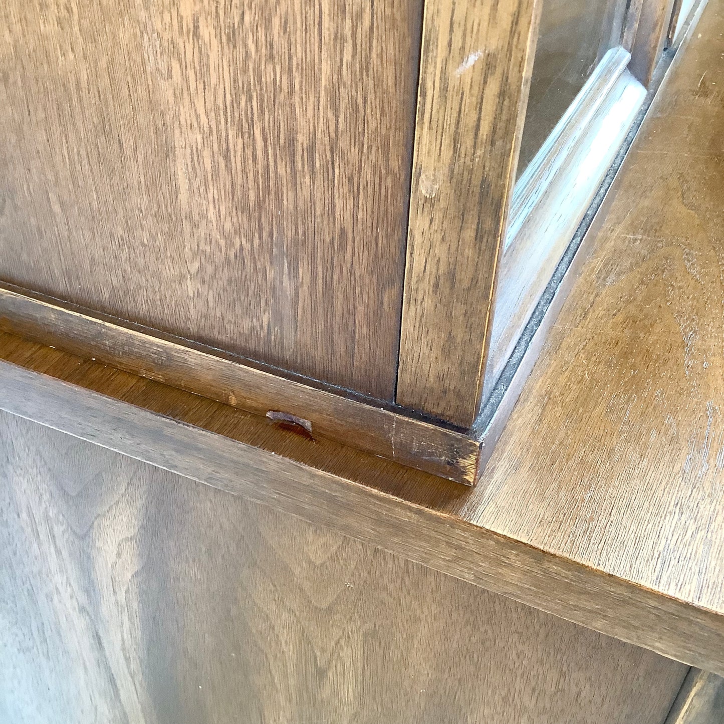 Mid-Century Broyhill Sideboard With Display Topper