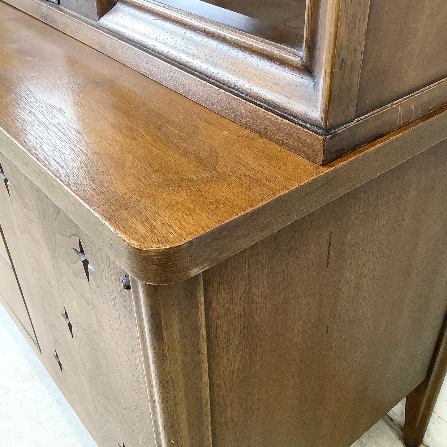 Mid-Century Broyhill Sideboard With Display Topper