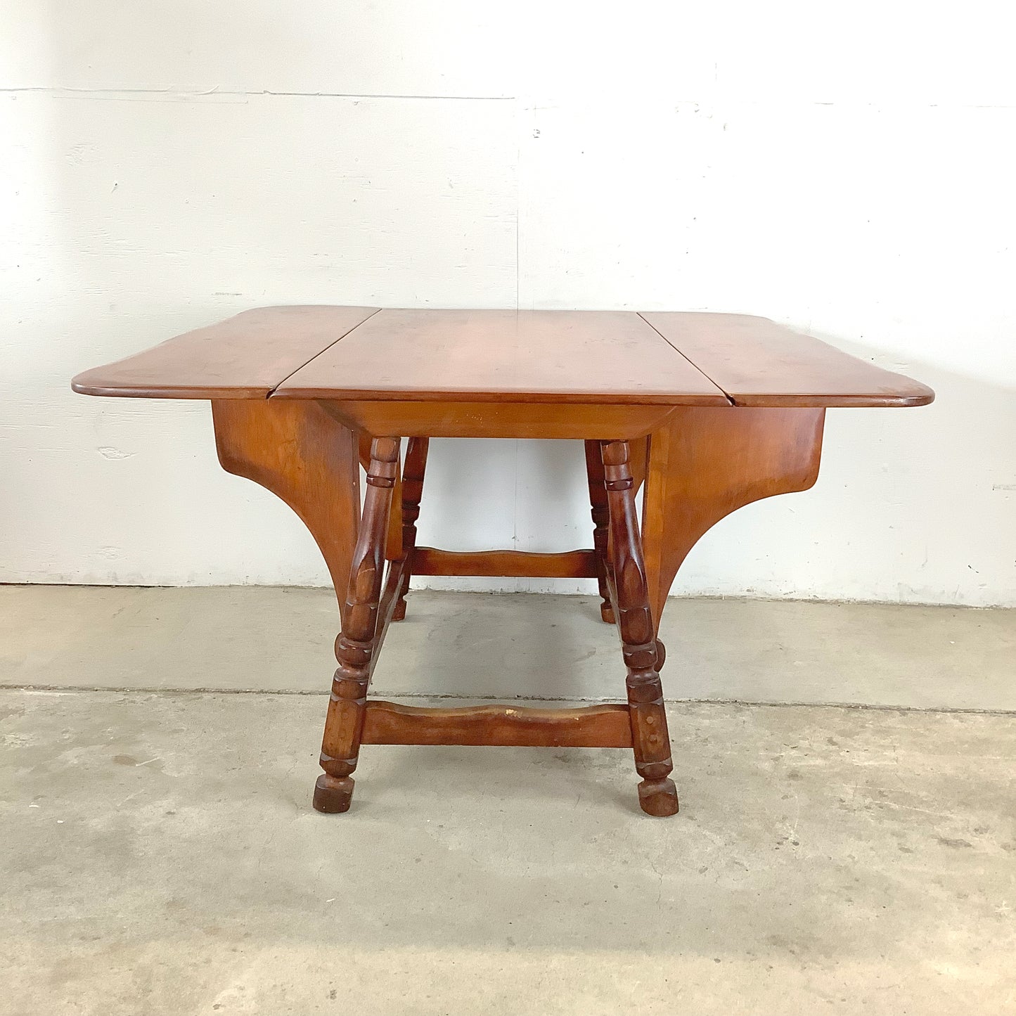 Cushman Colonial Creations Maple Dining Table — Classic American Craftsmanship