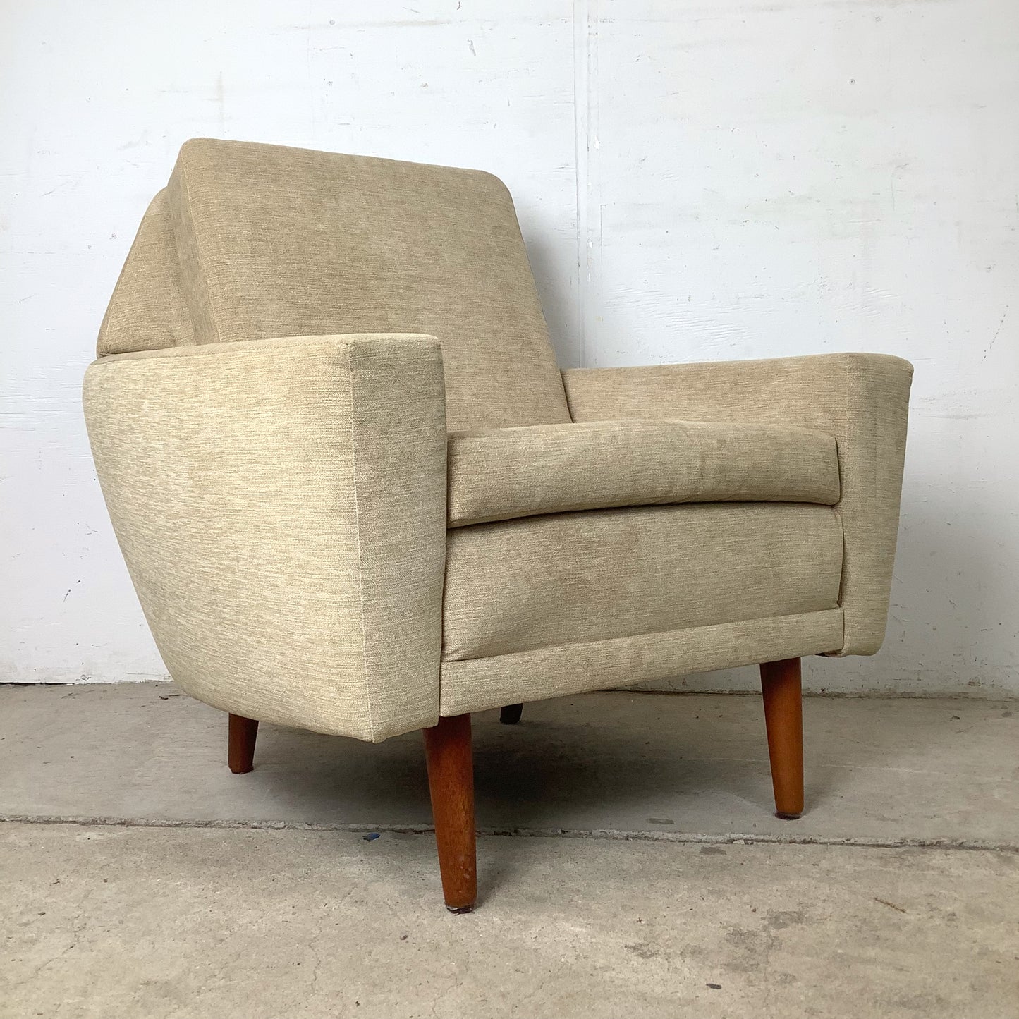 Scandinavian Modern Lounge Chair and Ottoman | Faceted Back