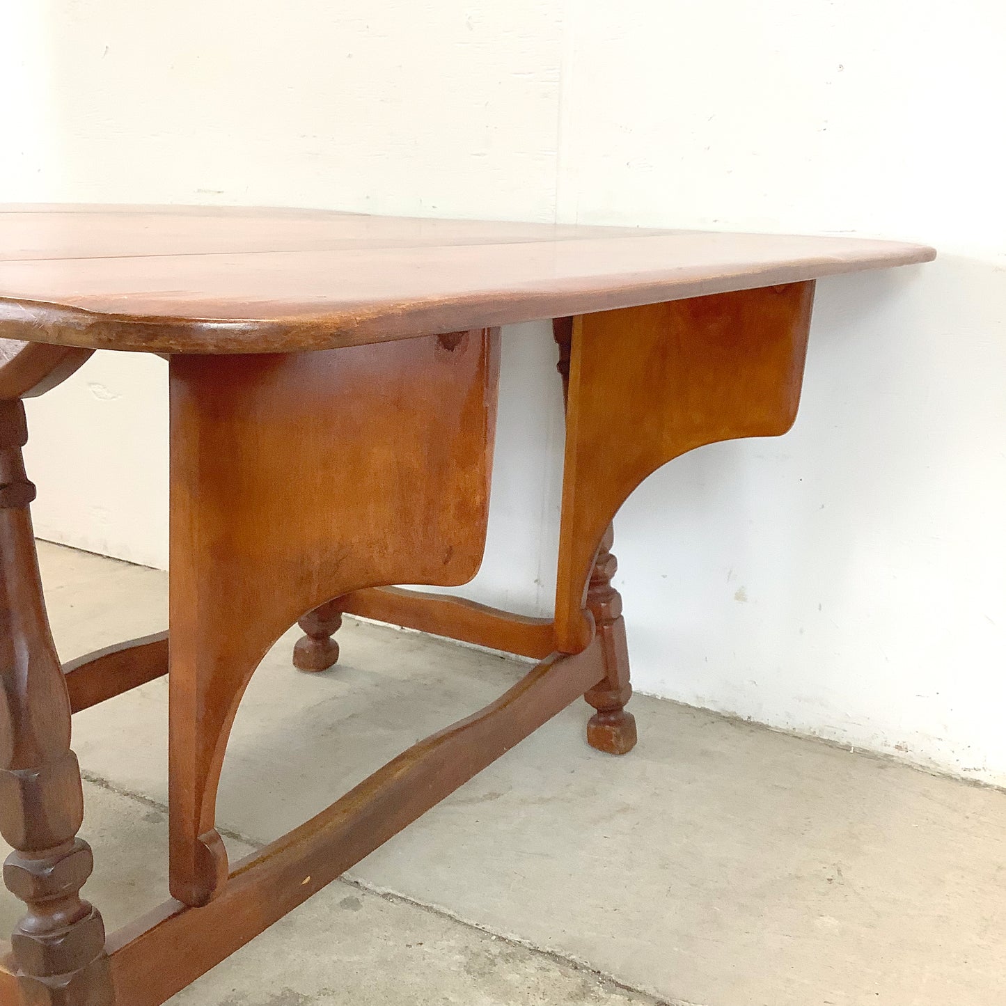 Cushman Colonial Creations Maple Dining Table — Classic American Craftsmanship