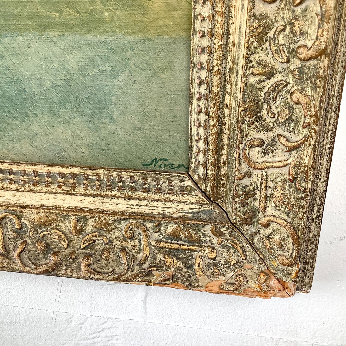 Vintage Floral Oil Painting with Bouquet and Ornamental Gilt Frame