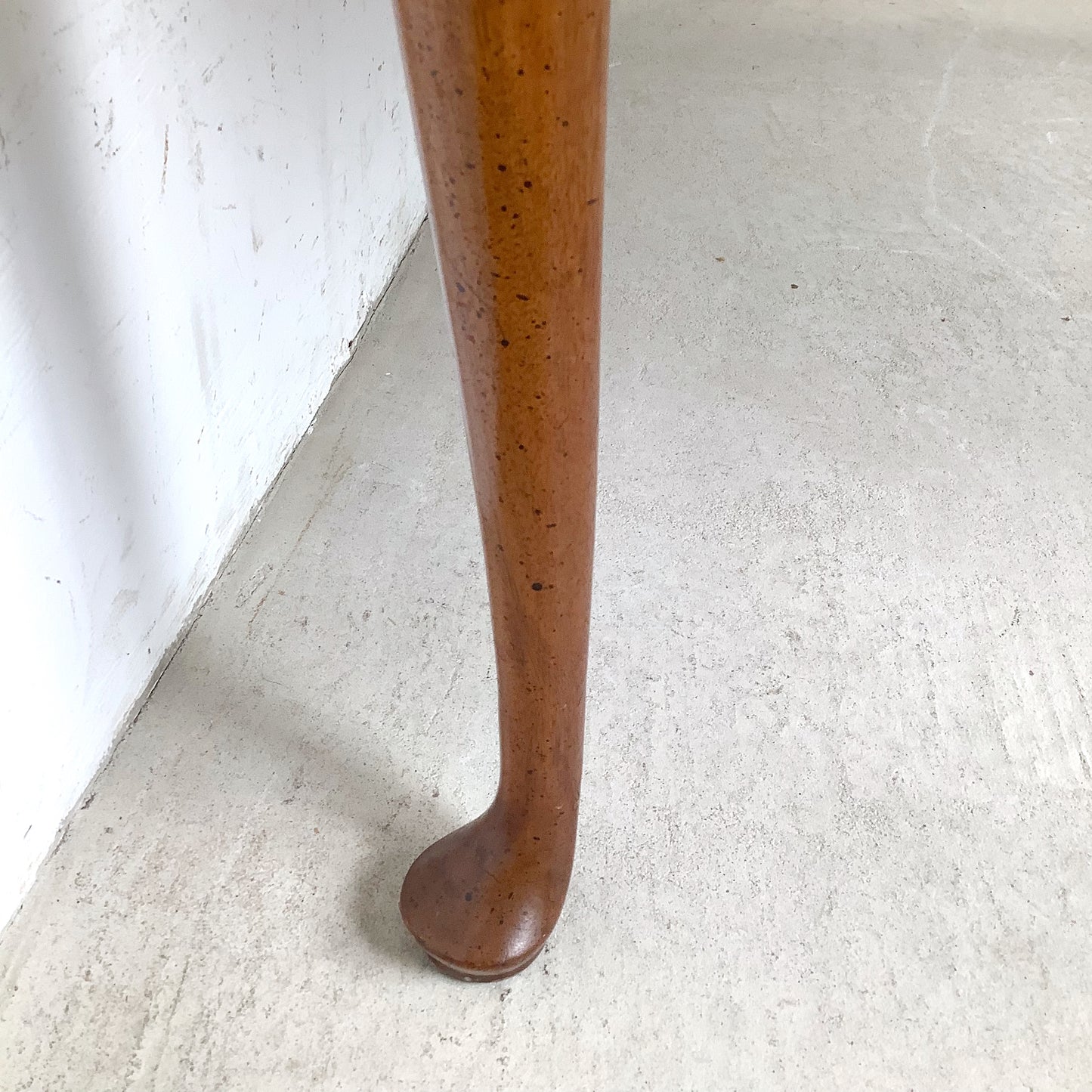 “James River Collection” Queen Anne Mahogany Oval Extension Dining Table