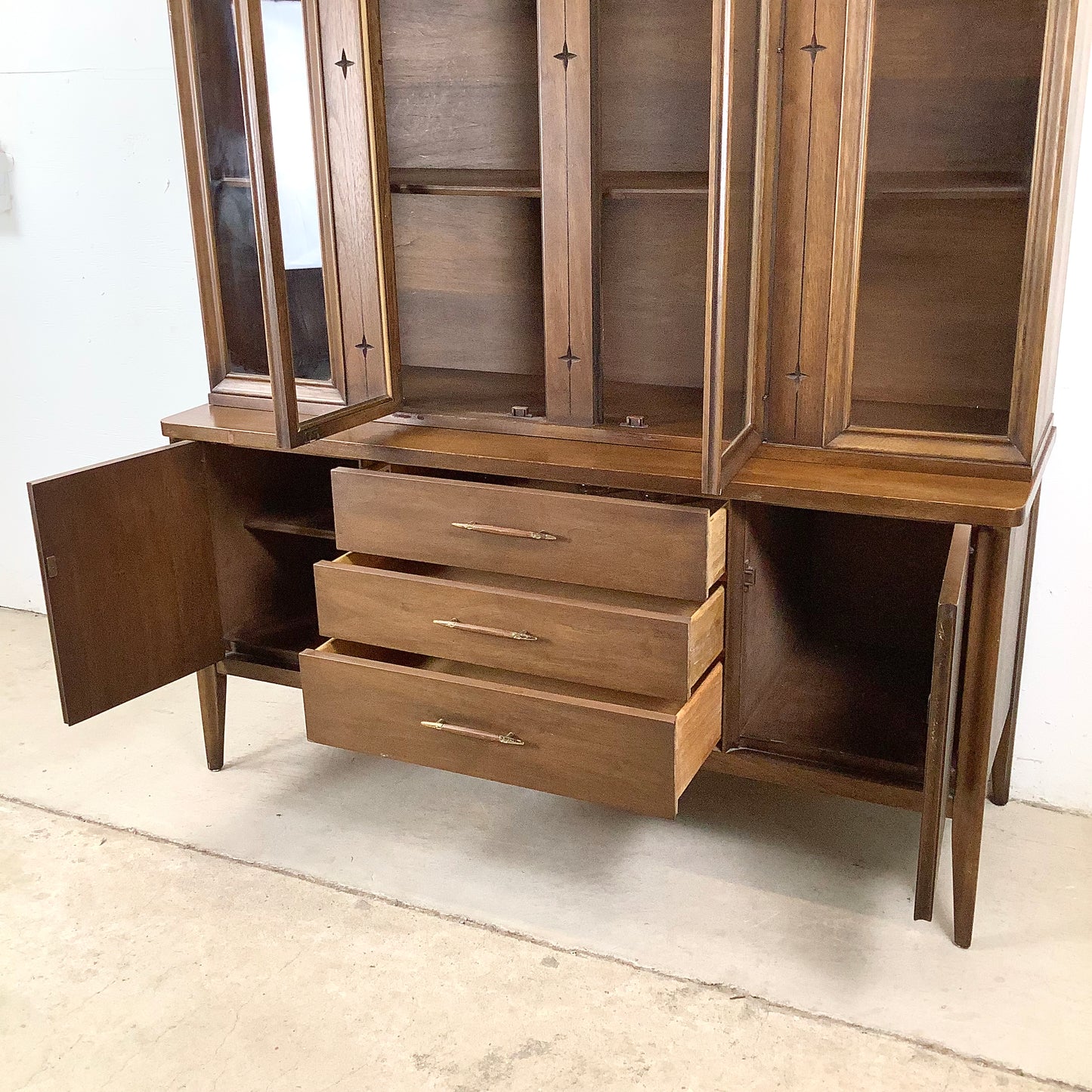 Mid-Century Broyhill Sideboard With Display Topper