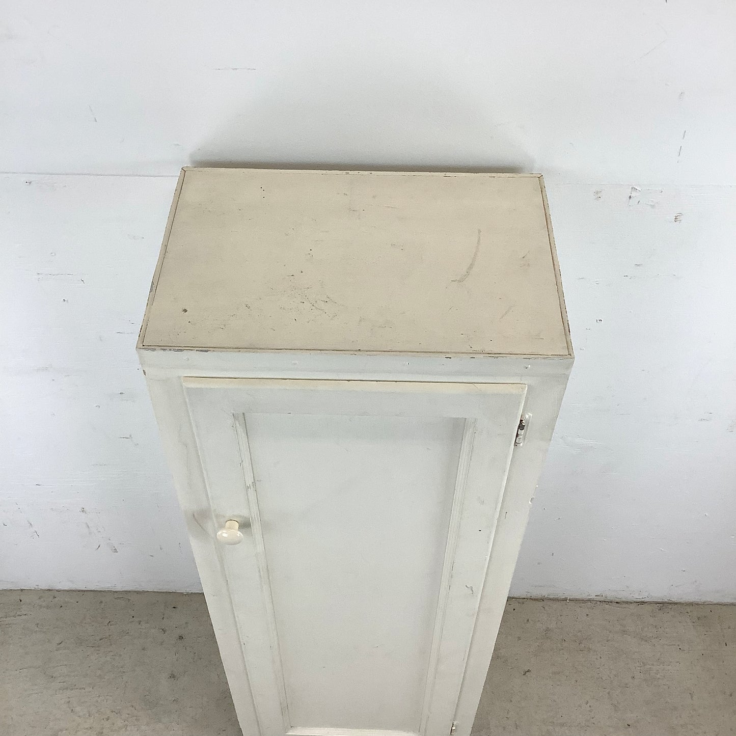 Antique Linen Cabinet With Shelves