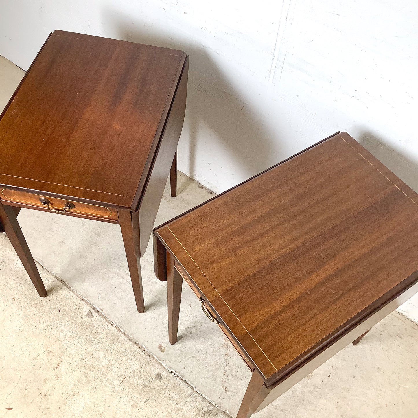 Pair of Federal Style Drop-Leaf Pembroke Side Tables