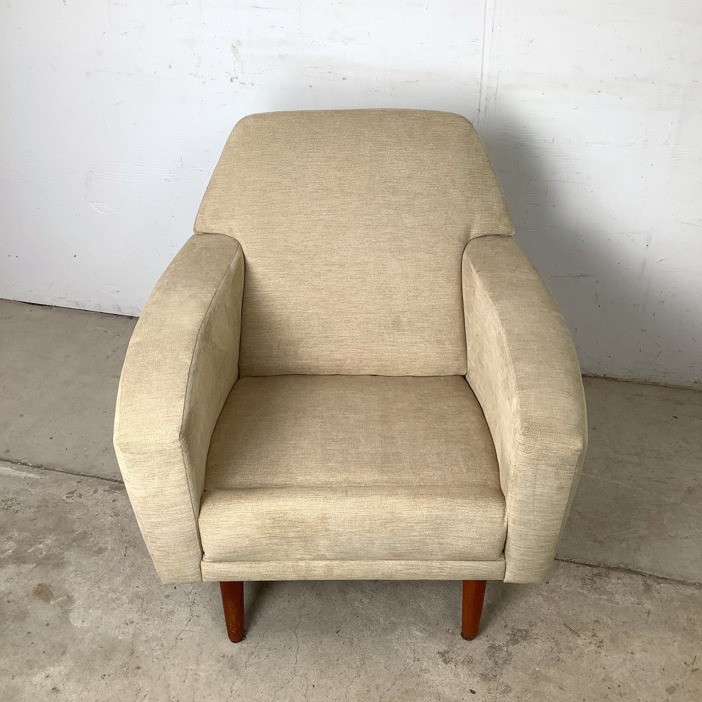 Scandinavian Modern Lounge Chair and Ottoman | Faceted Back